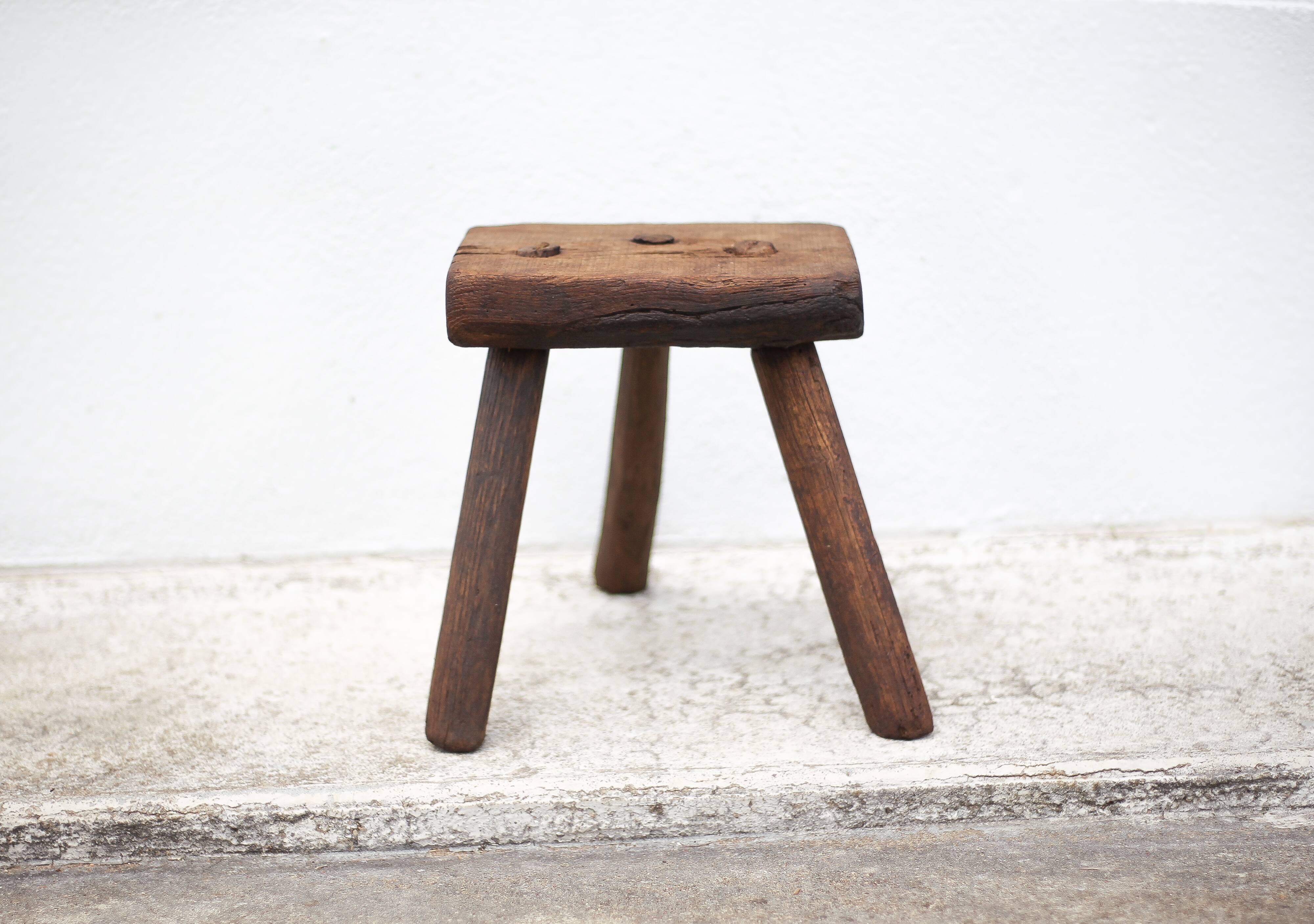 Tabouret bois tripode, tabouret de traite, porte-plante bois