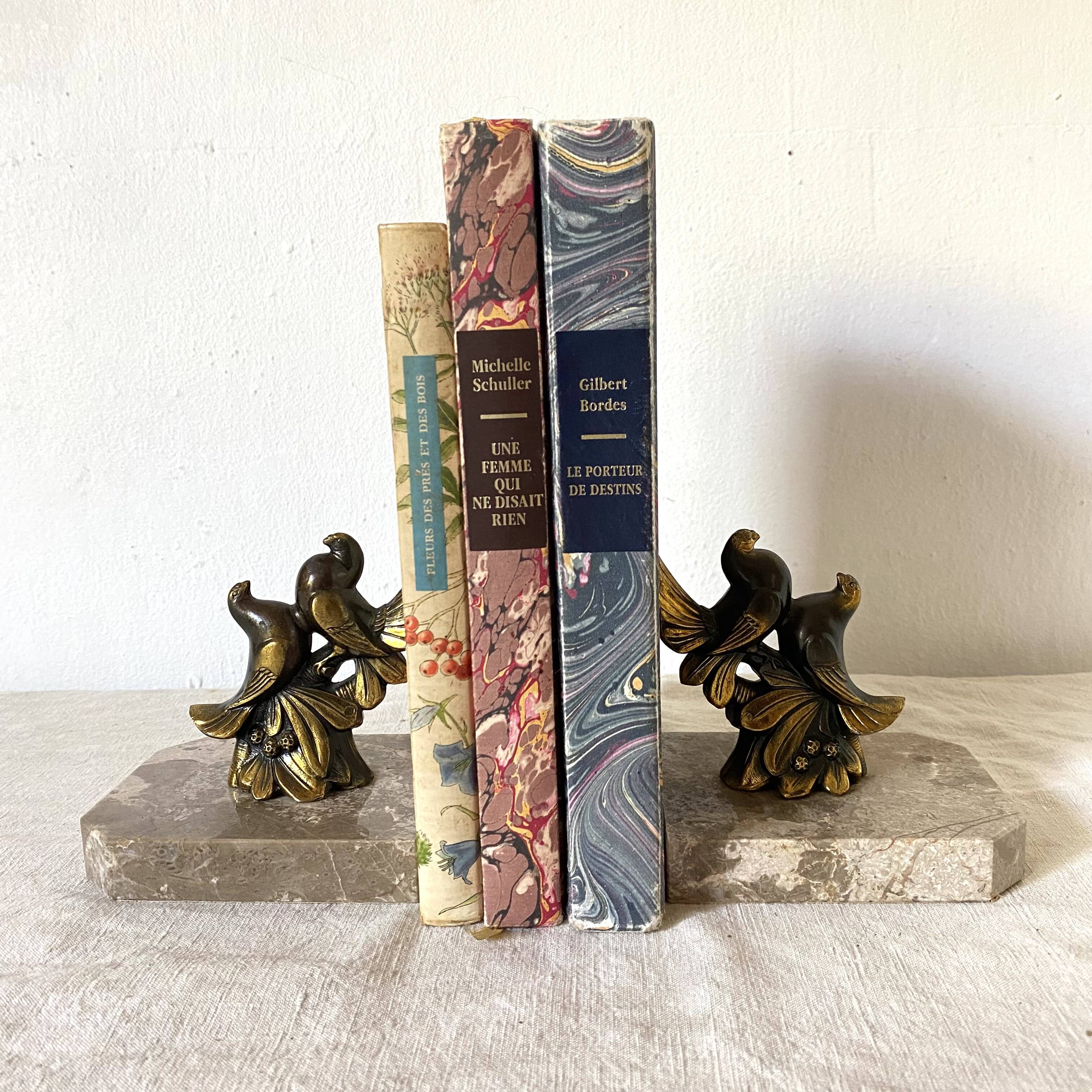 Pair of pigeon bookends