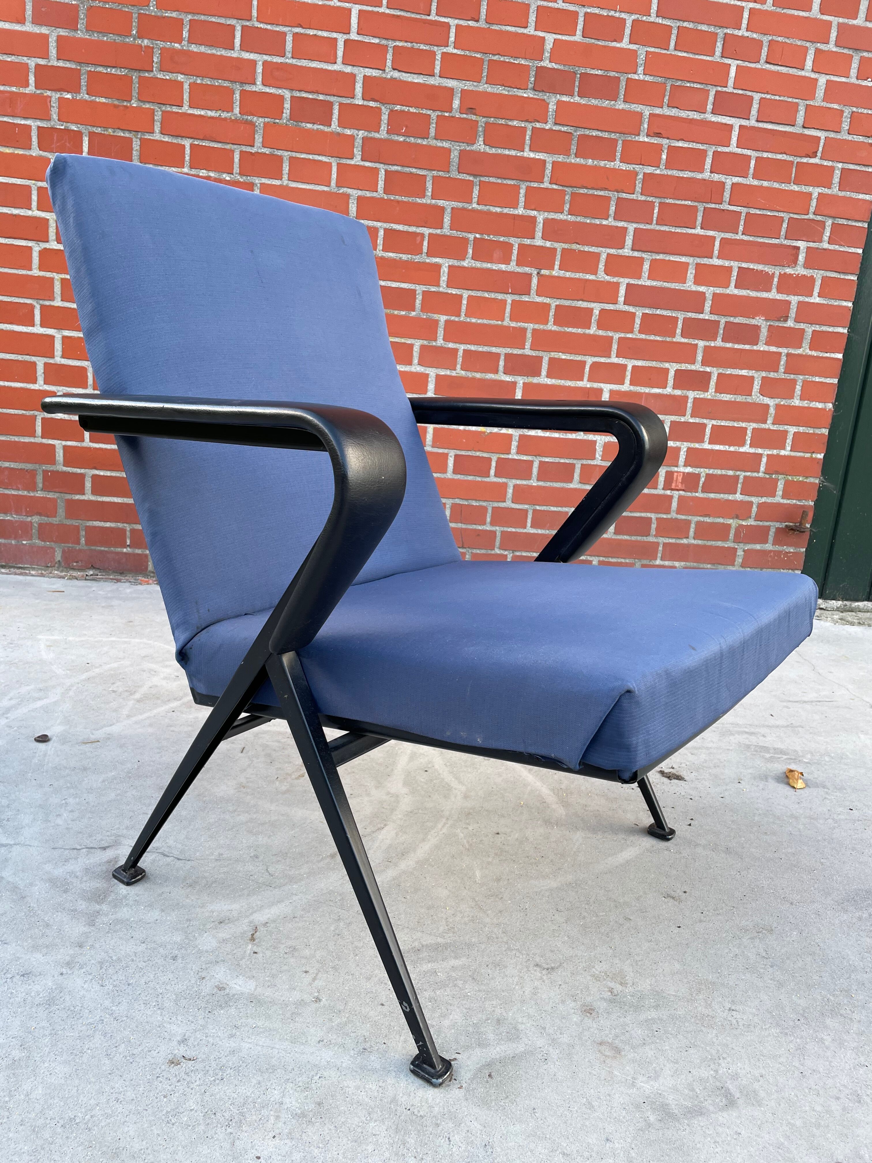 set of 2 Repose armchairs by Friso Kramer for Ahrend de Cirkel