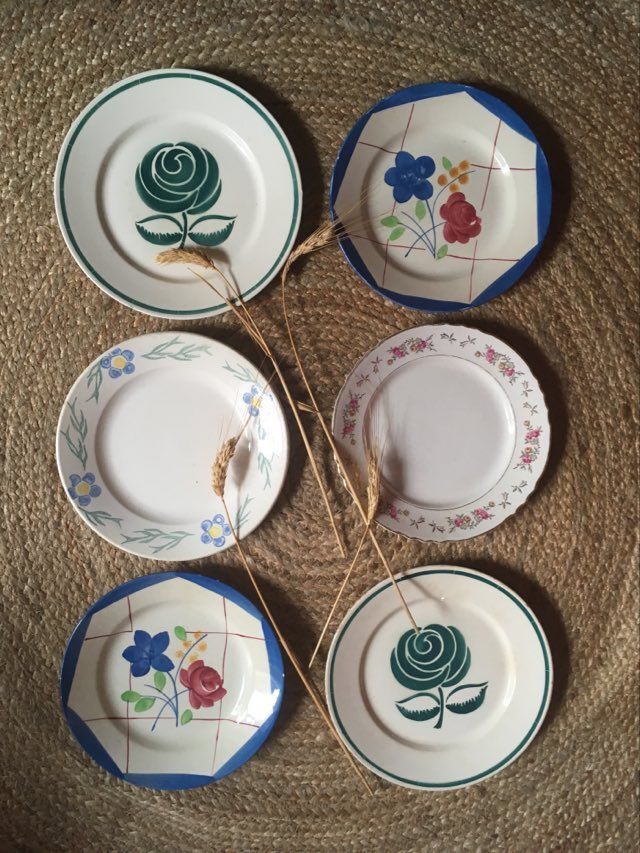Set old flat plates flowered