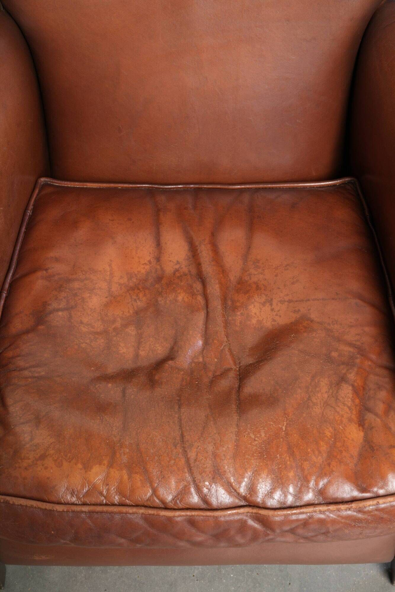 Set of 2 comfortable sheepskin armchairs with a timeless look