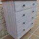 Grande Commode dessus bois 4  tiroirs cérusés blanc gris avec boutons métal