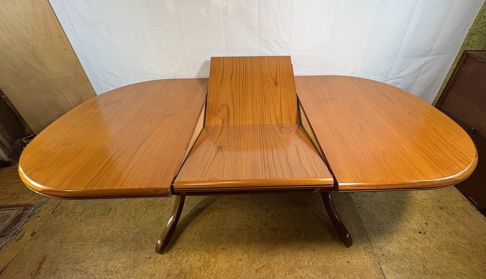 Table à manger extensible en teck oval Sutcliffe de Todmorden des années 1960