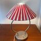 Petite lampe pied métal, abat jour plissé bicolore, 1960