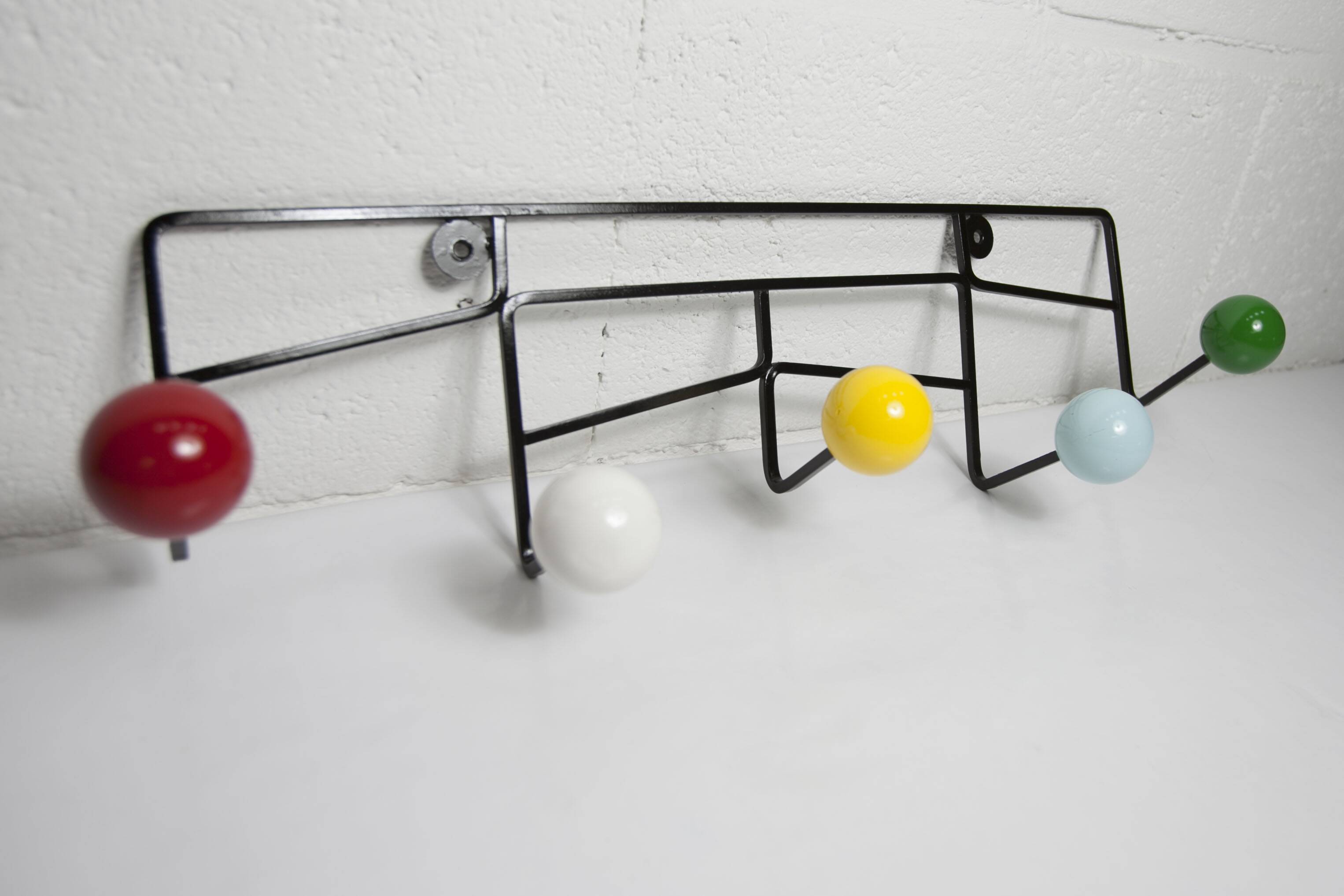 Portemanteaux mural 5 patères boules bois couleur et métal 1950