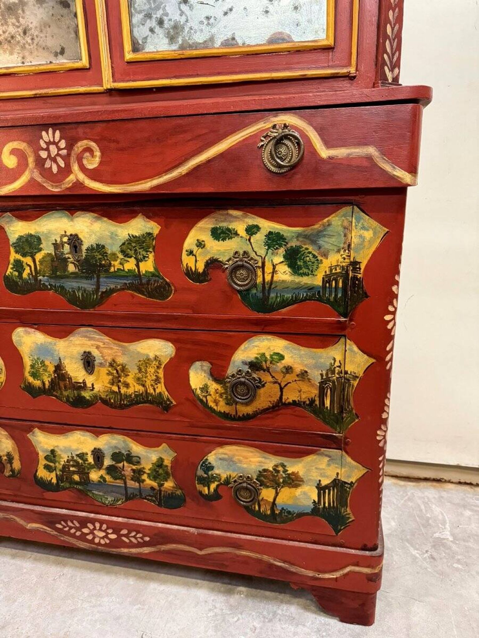 Cabinet bibliothéque Venitien style Louis XV en bois laqué