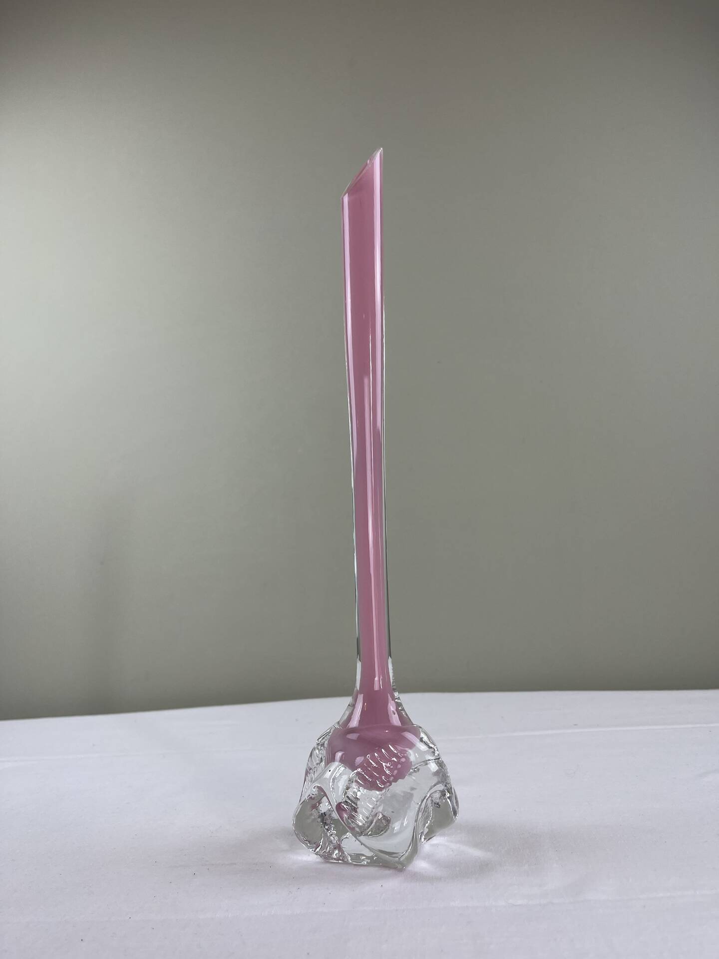 Sculptural glass soliflore in pink