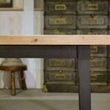 Large farmhouse table in pine from the 20th century.