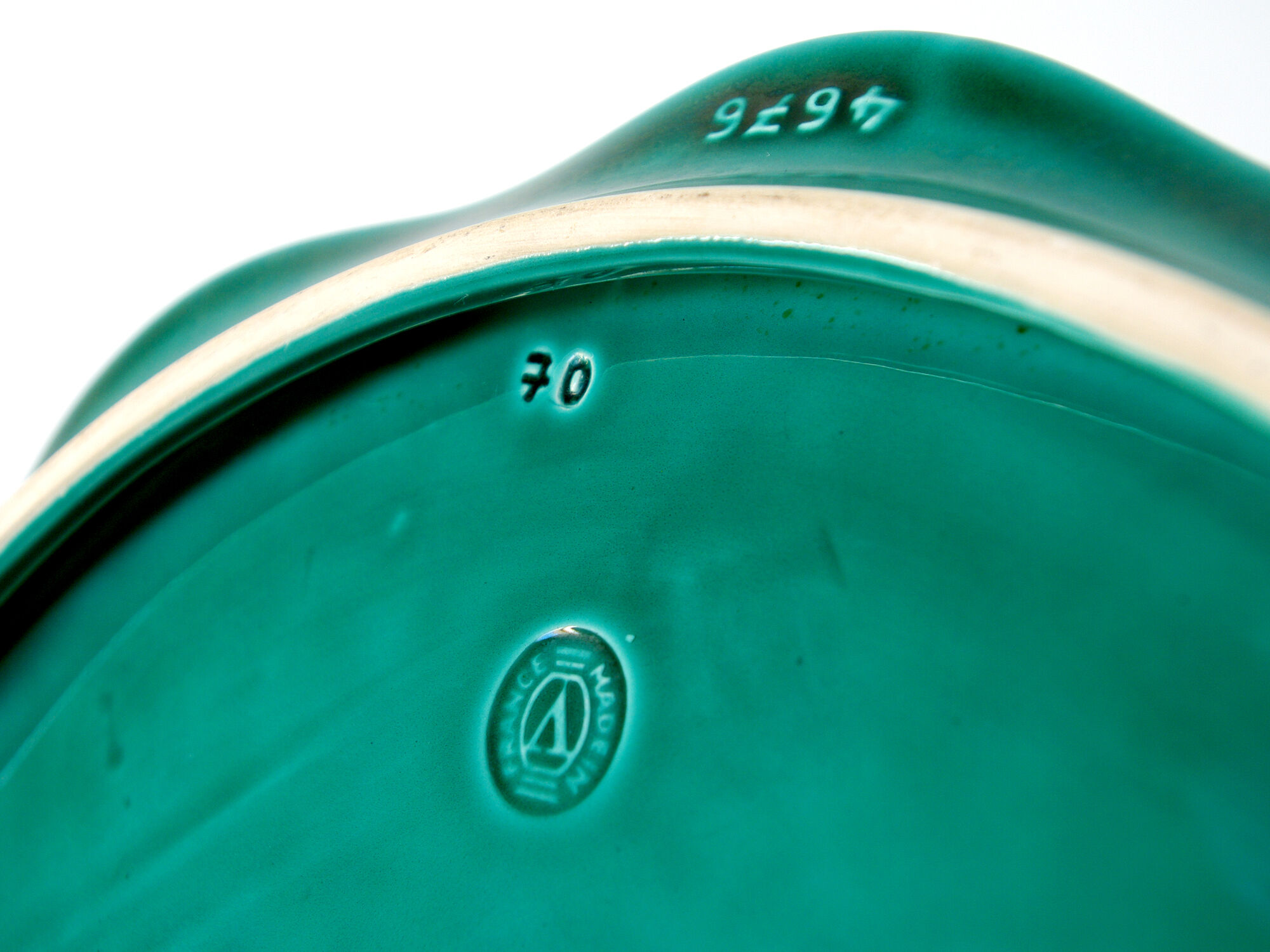 Plateau à fromages manufacture Française Verceram / Céramique d'Art / Barbotine verte, poignée dorée