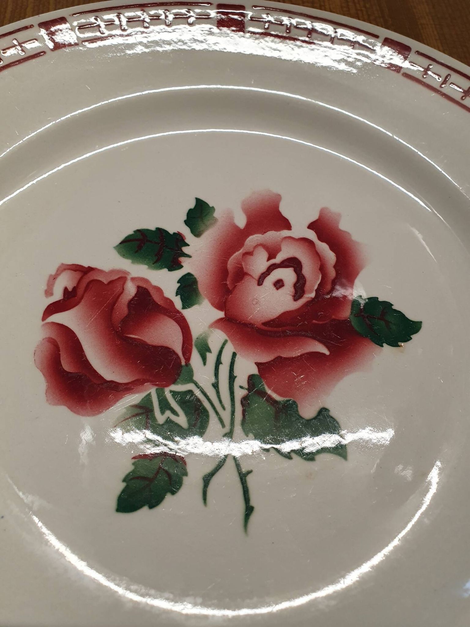Lot 7 assiettes plates en faïence "Sarreguemines & Digoin", modèle SAVERNE