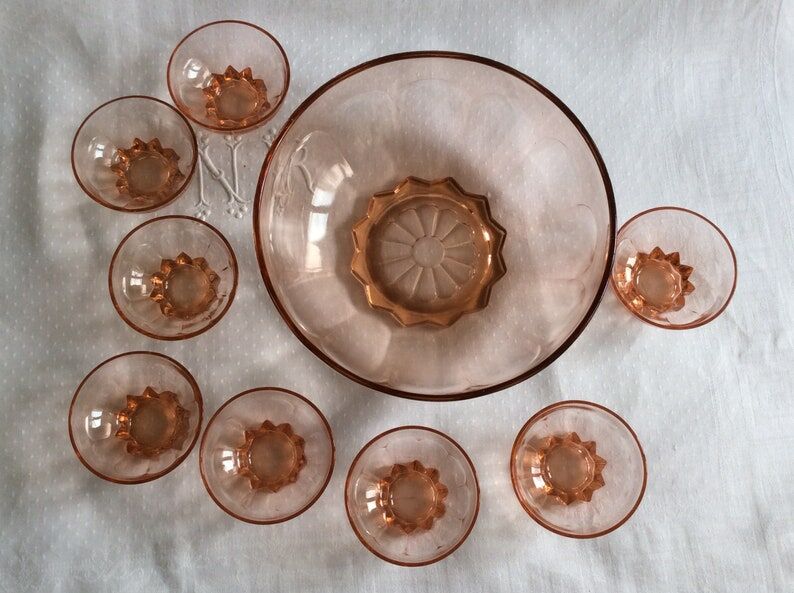 Set of 8 vintage dessert bowls and its pink bowl 1960s
