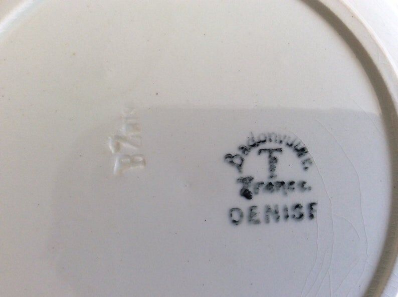 Gien greenware dish by Delft motif