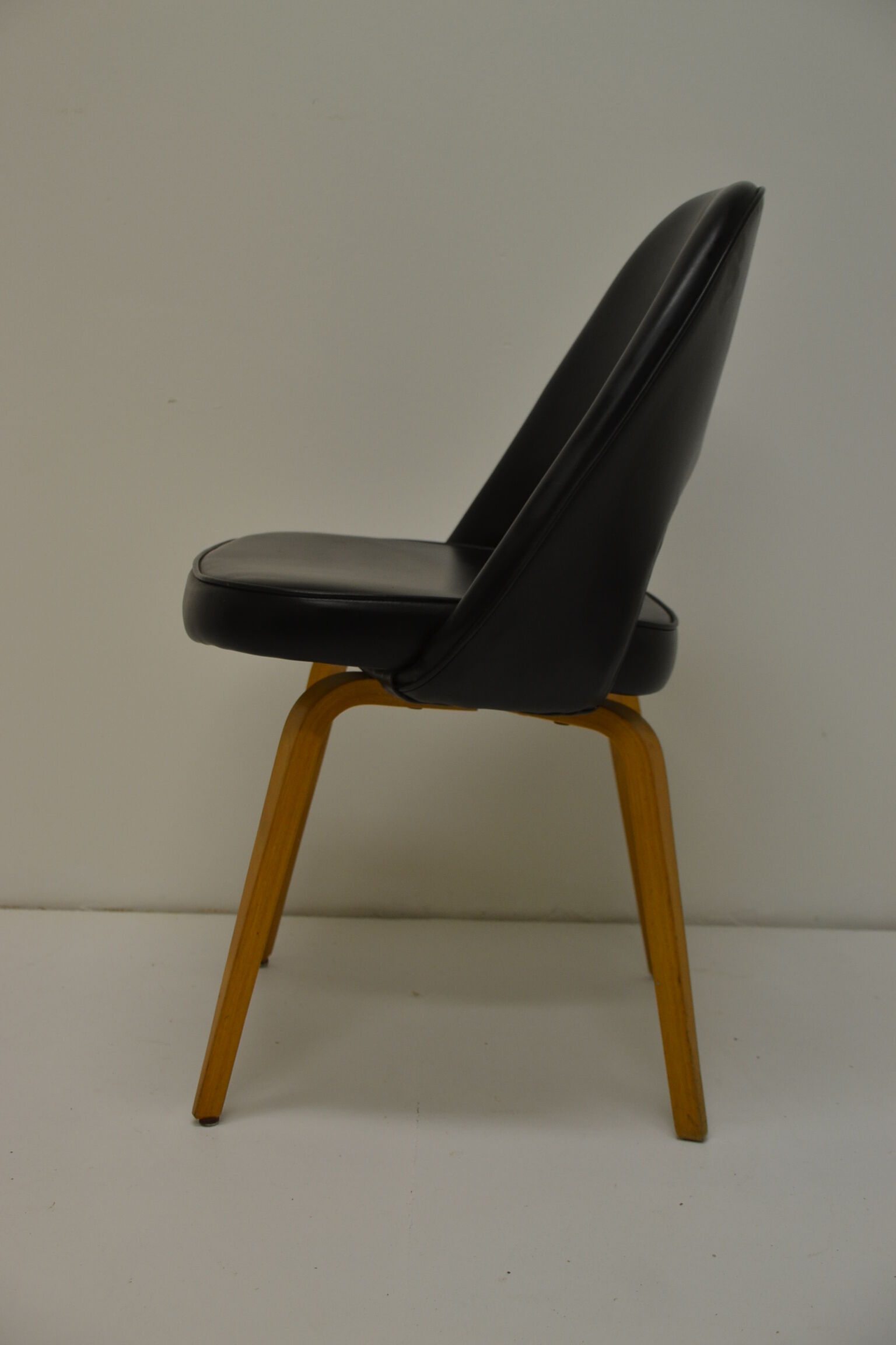 Chair model "conférence"  Eero Saarinen by Knoll