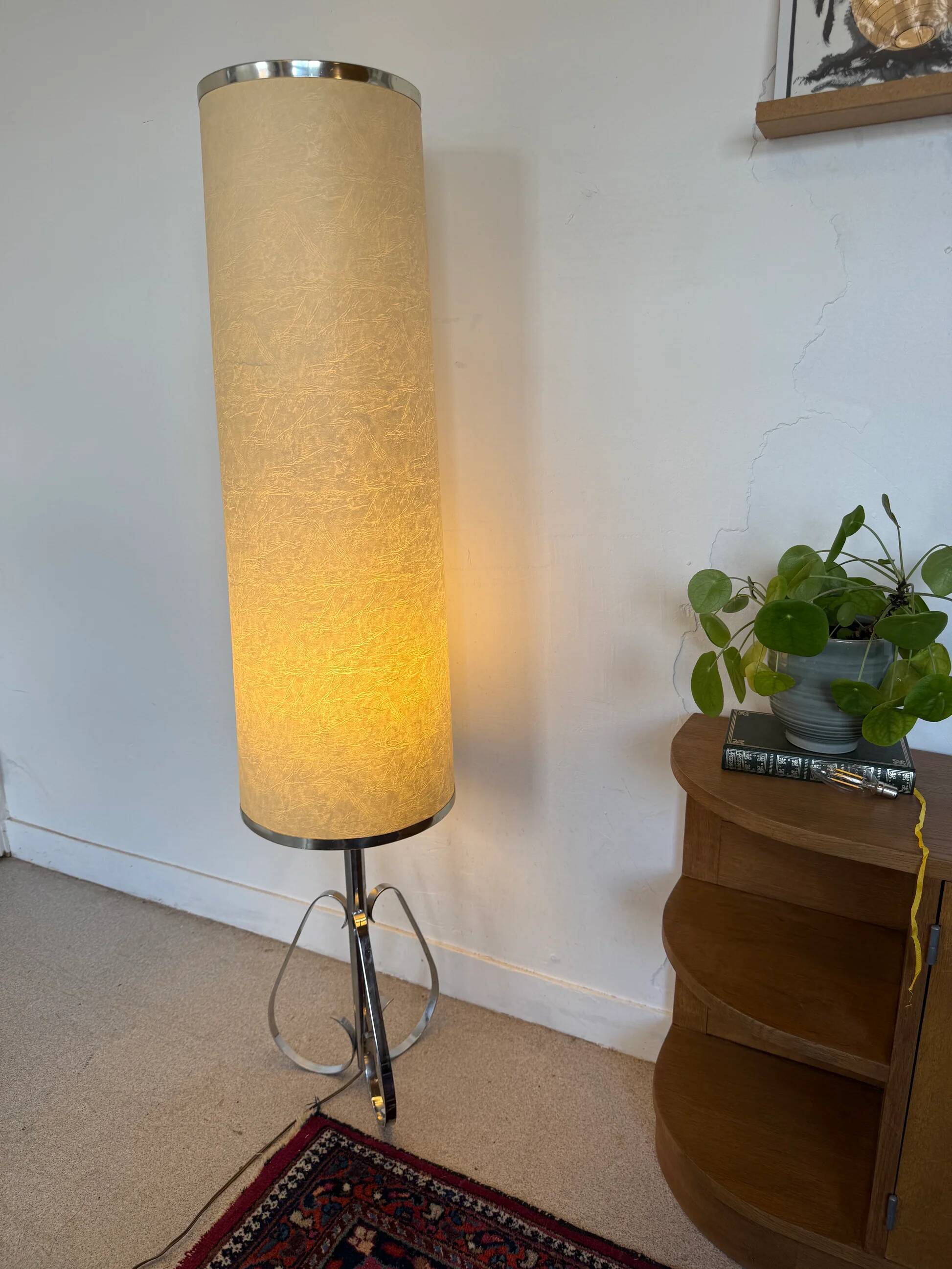 Vintage chrome lamp / floor lamp with its metal-edged shade