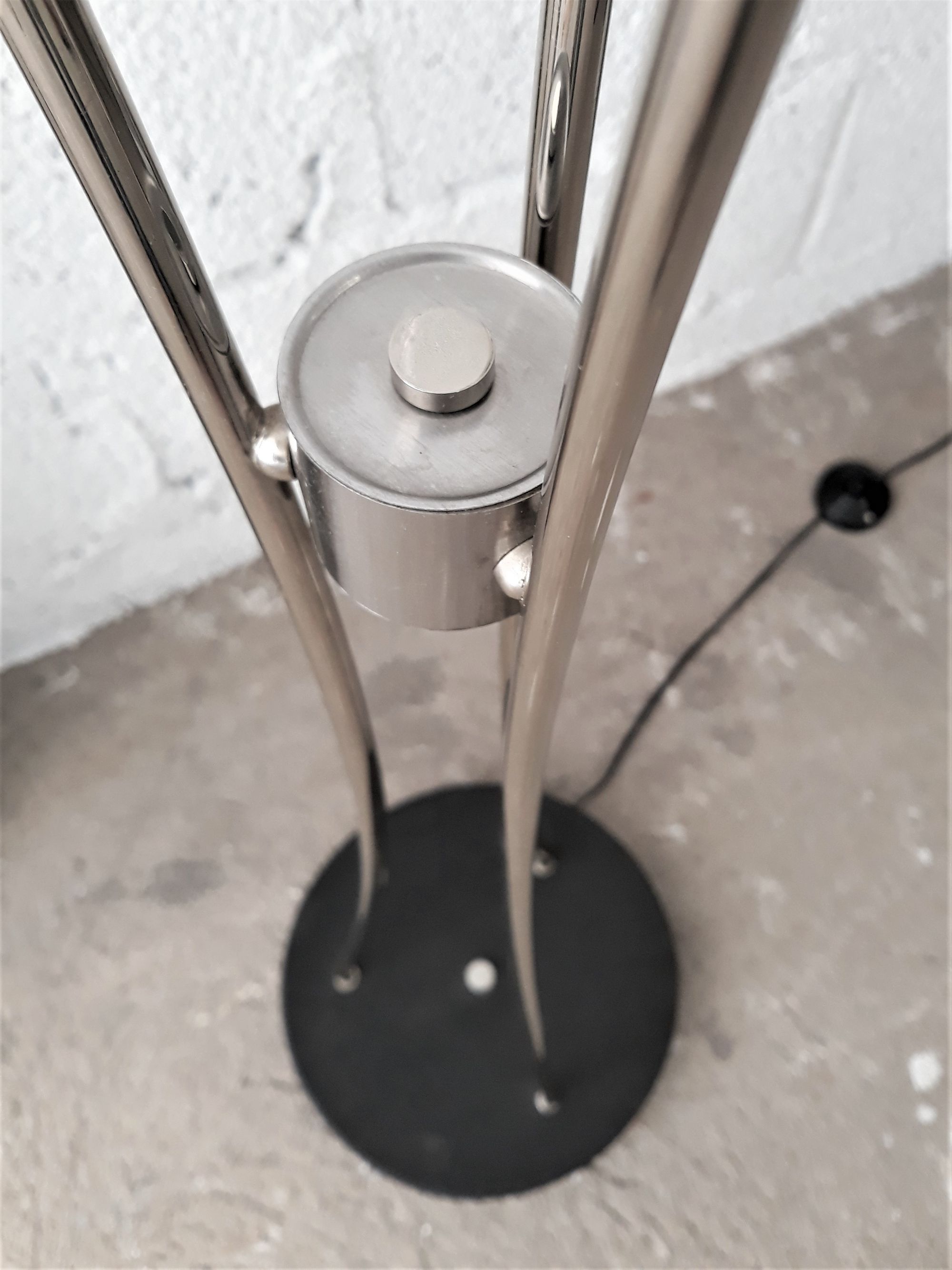 Large lamp on foot / Lamplamp flowers stainless and chrome / Vintage 1960 - 1970