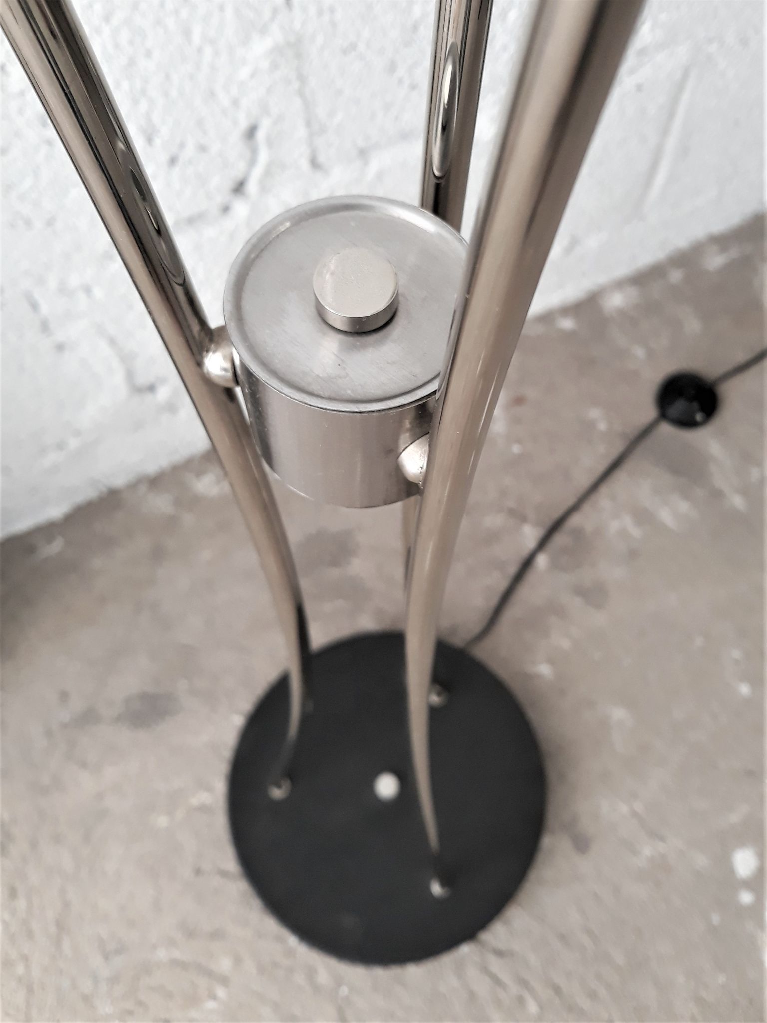 Large lamp on foot / Lamplamp flowers stainless and chrome / Vintage 1960 - 1970