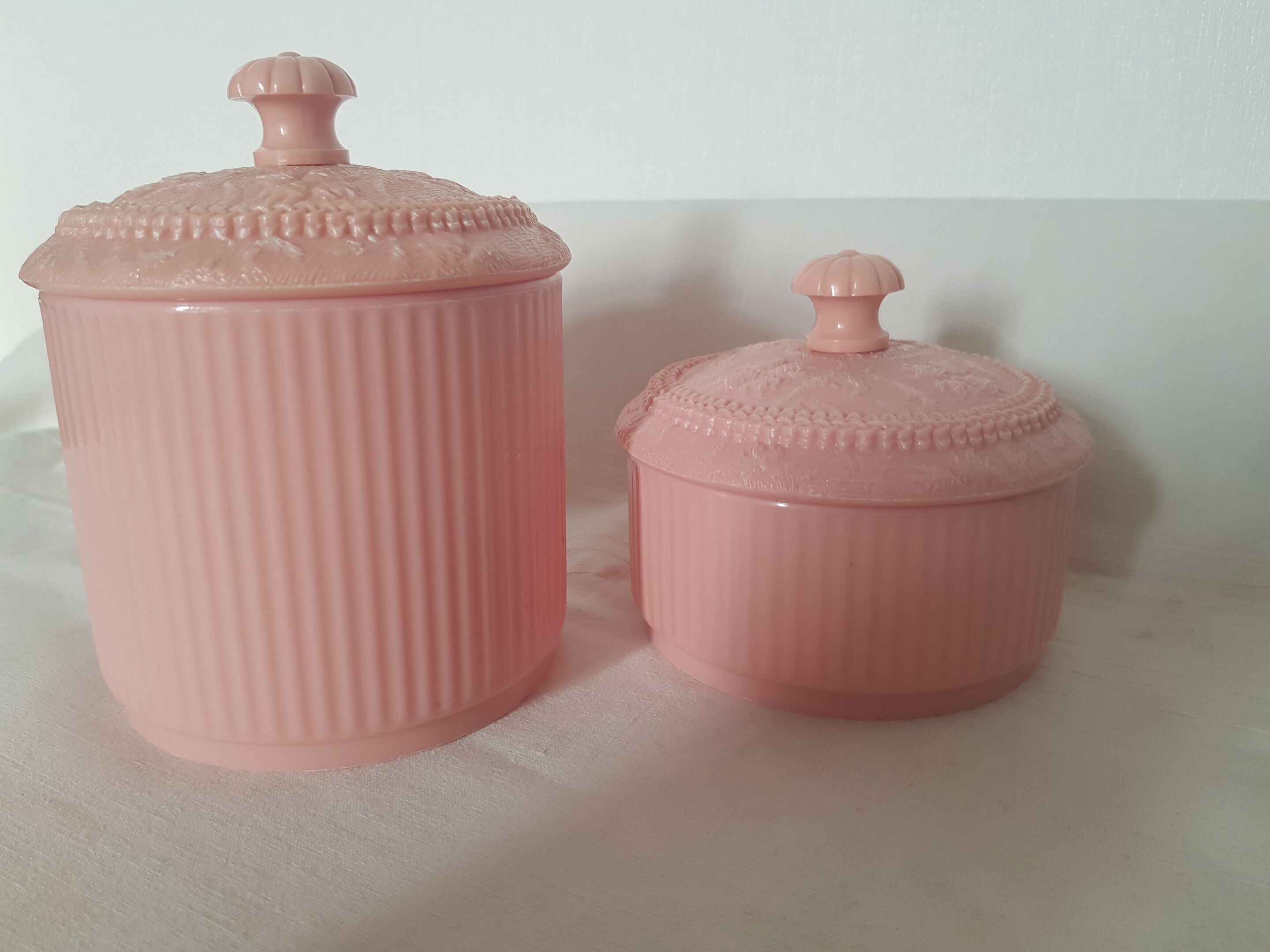 Ensemble 2 boîtes à coton vintage salle de bain plastique rose Grosfillex