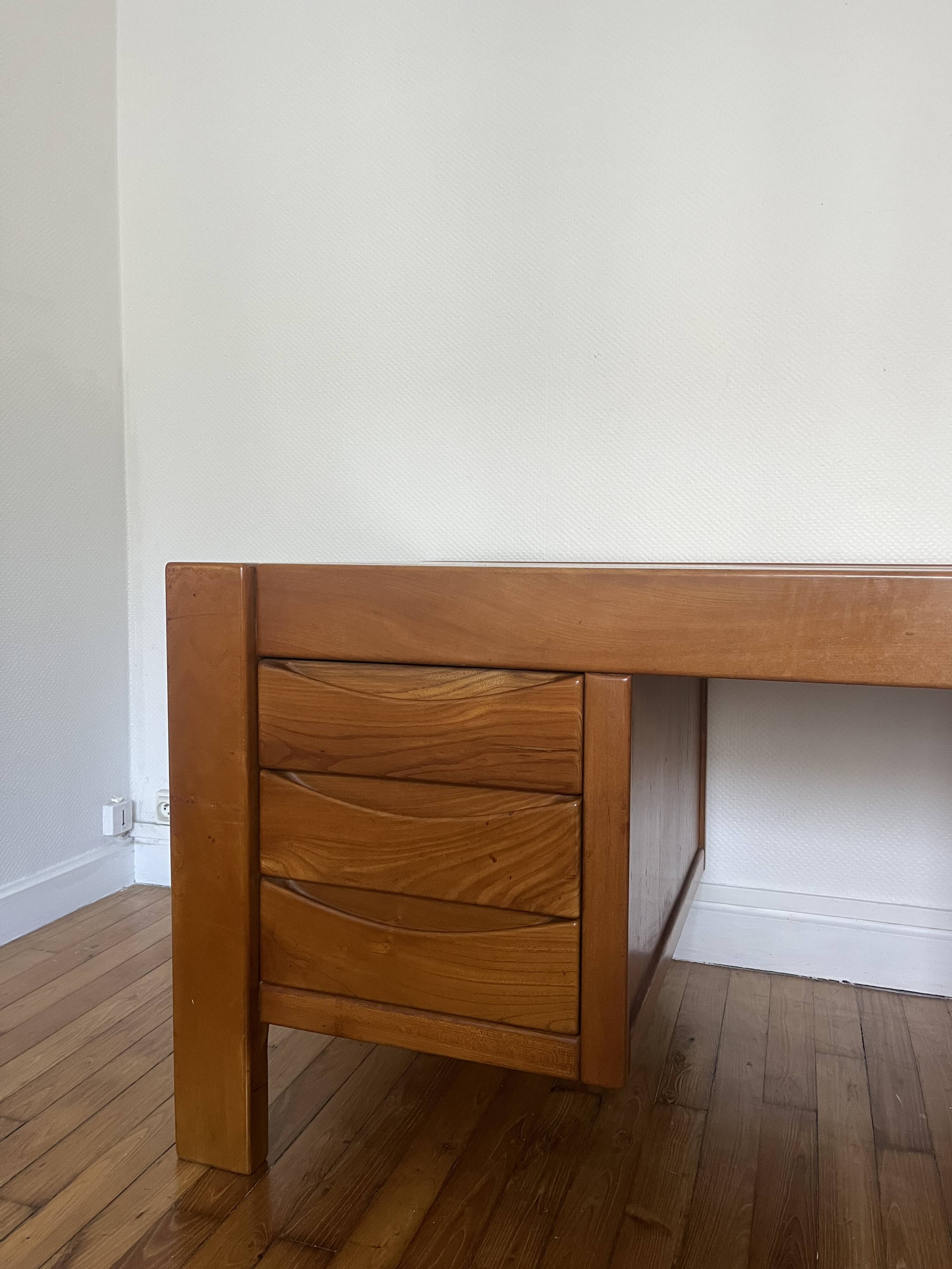 Bureau en orme de la Maison Regain