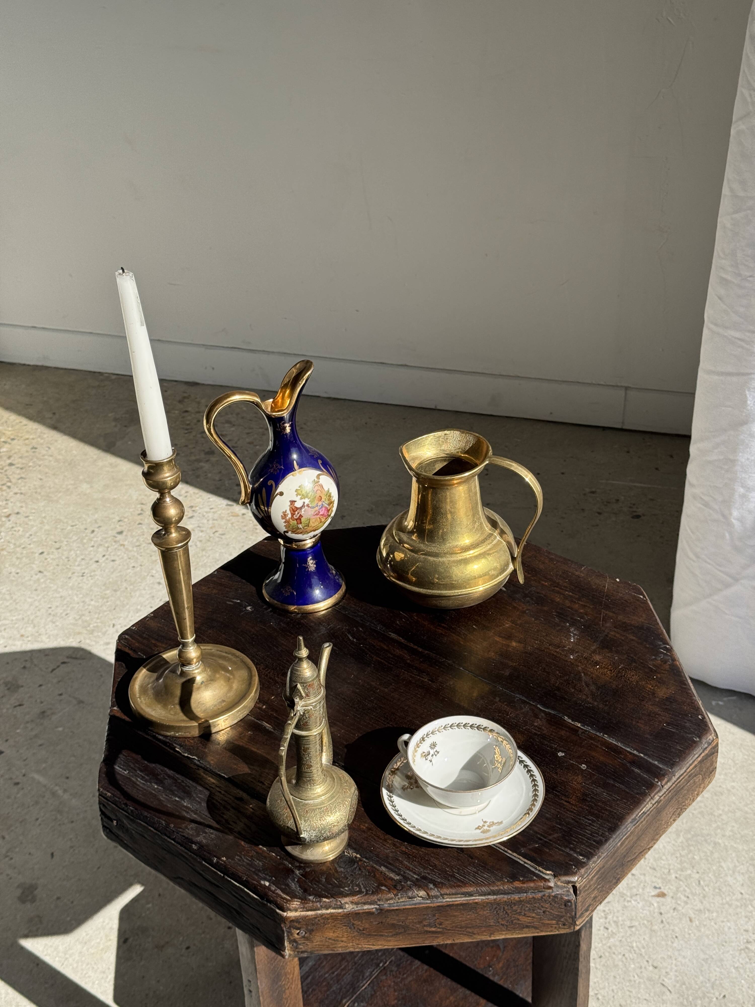 Carafe or metal jug with a rounded body H18