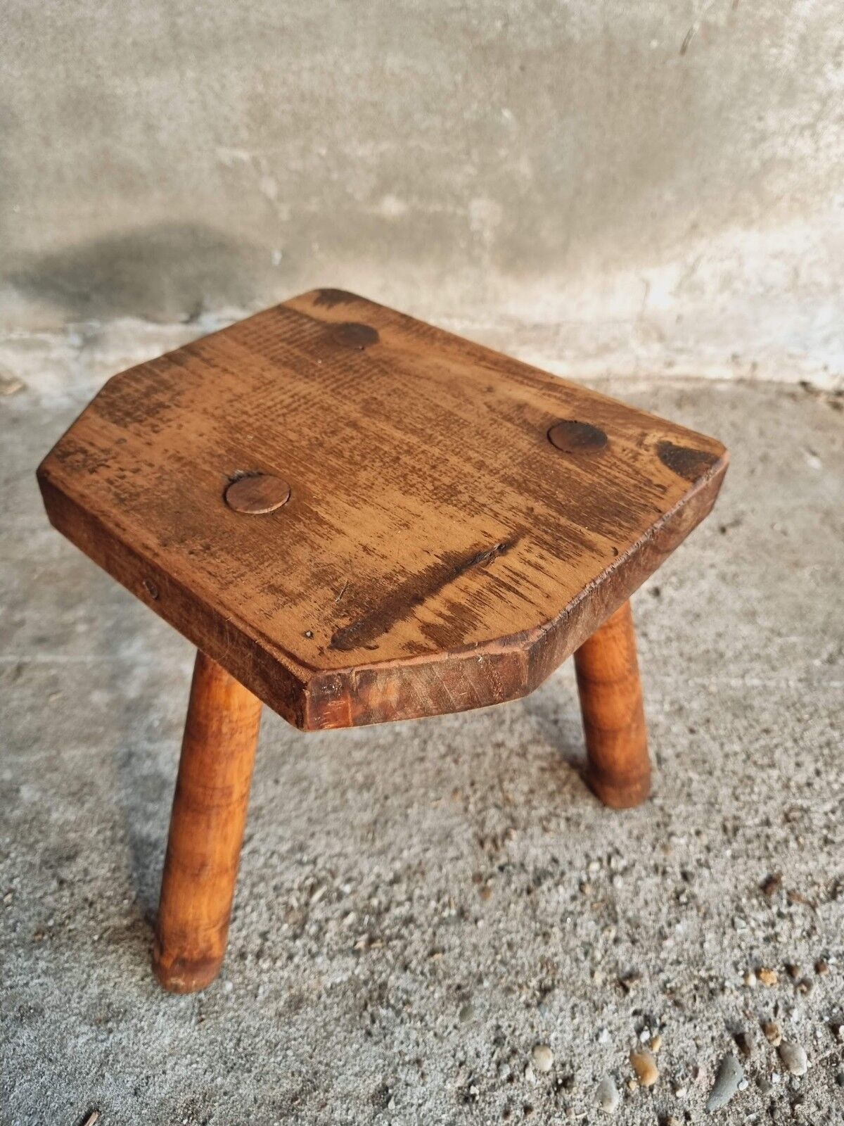Brocante stool 3-legged plant table
