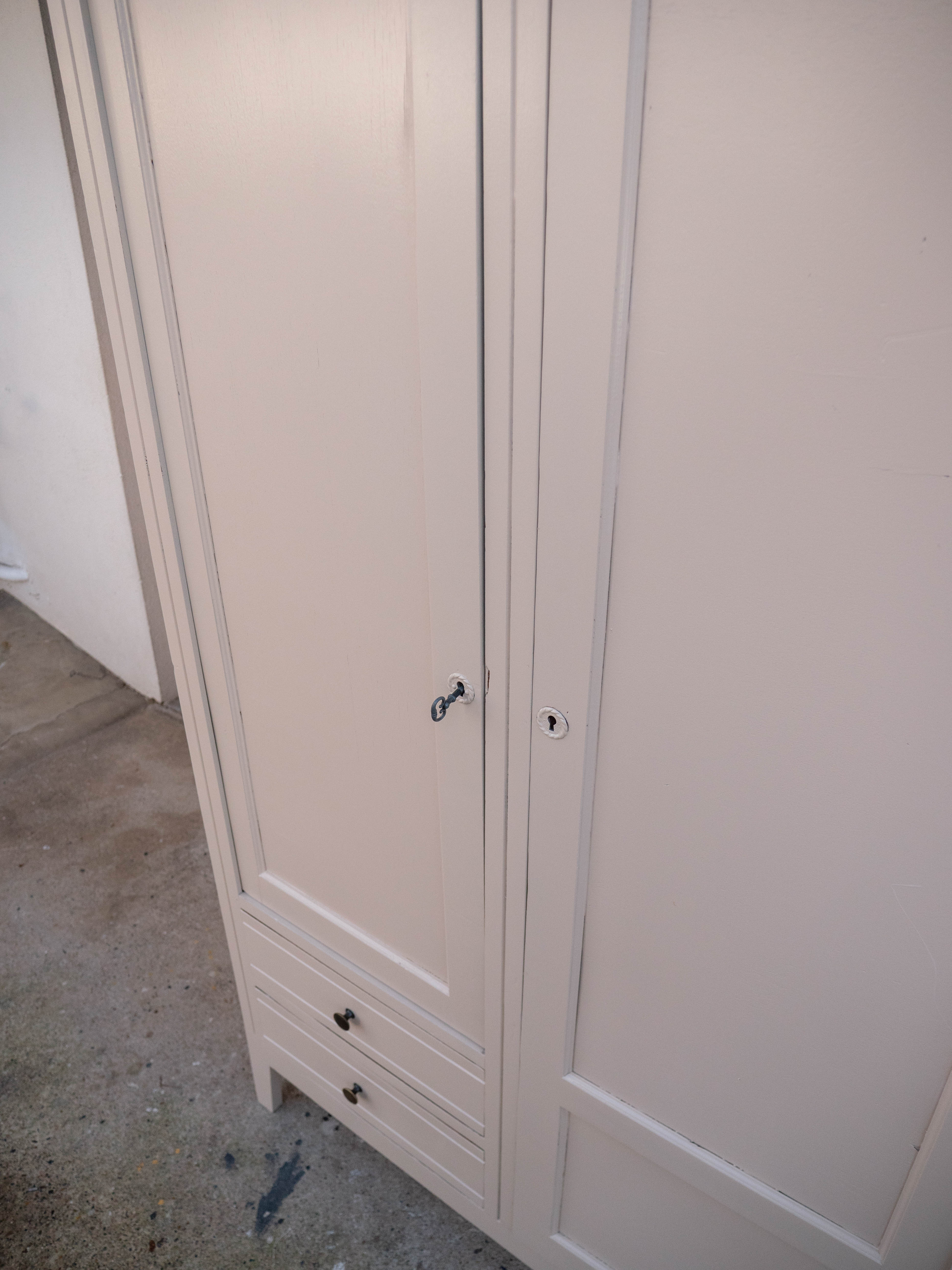 Armoire parisienne