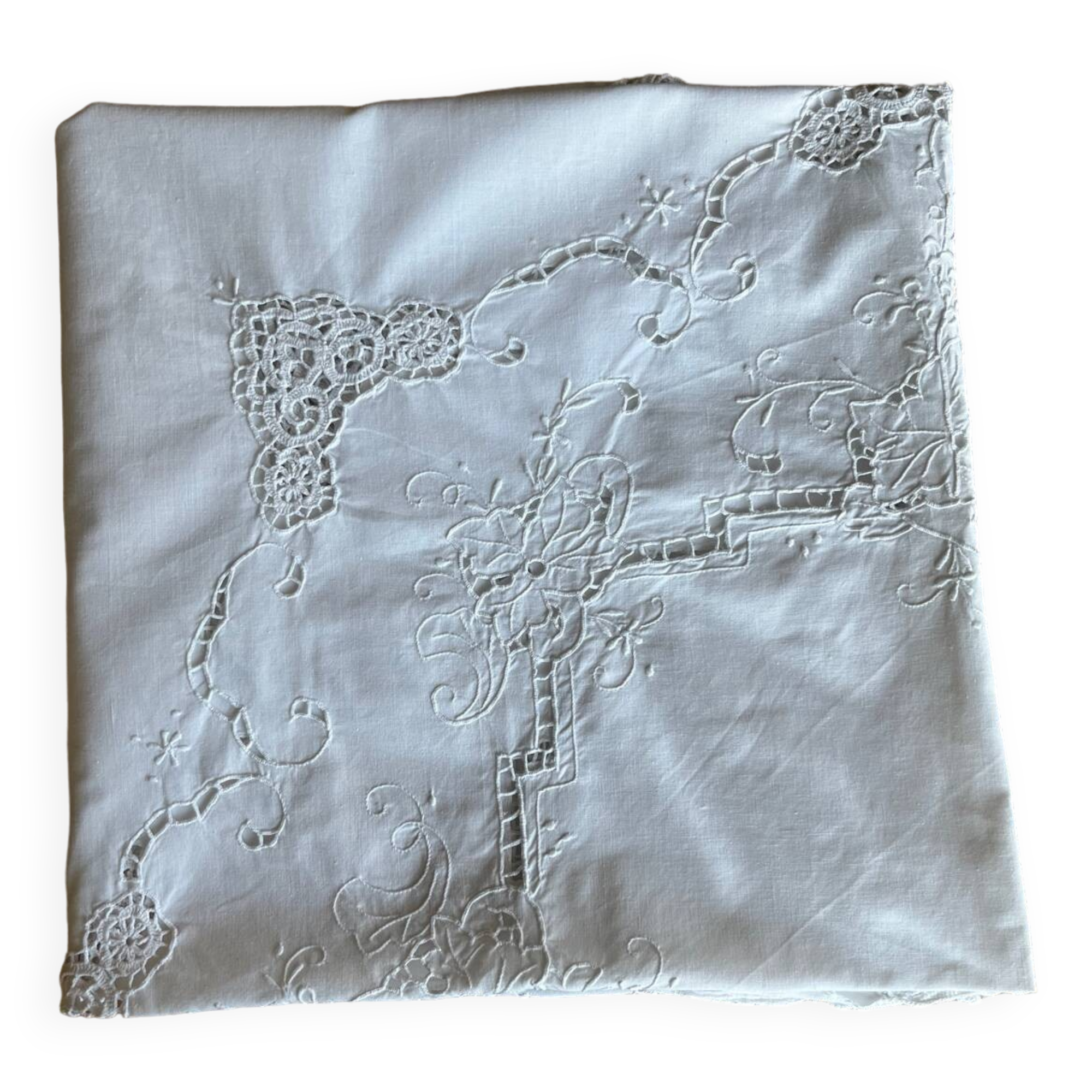 Round embroidered cotton tablecloth