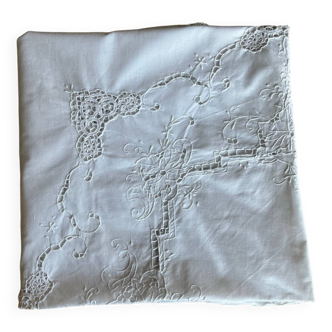 Round embroidered cotton tablecloth
