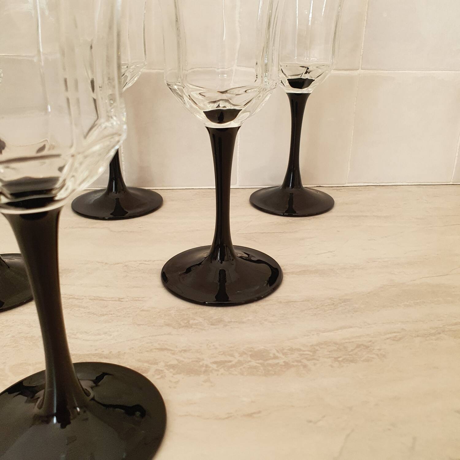 6 Octime octagonal black-footed wine glasses