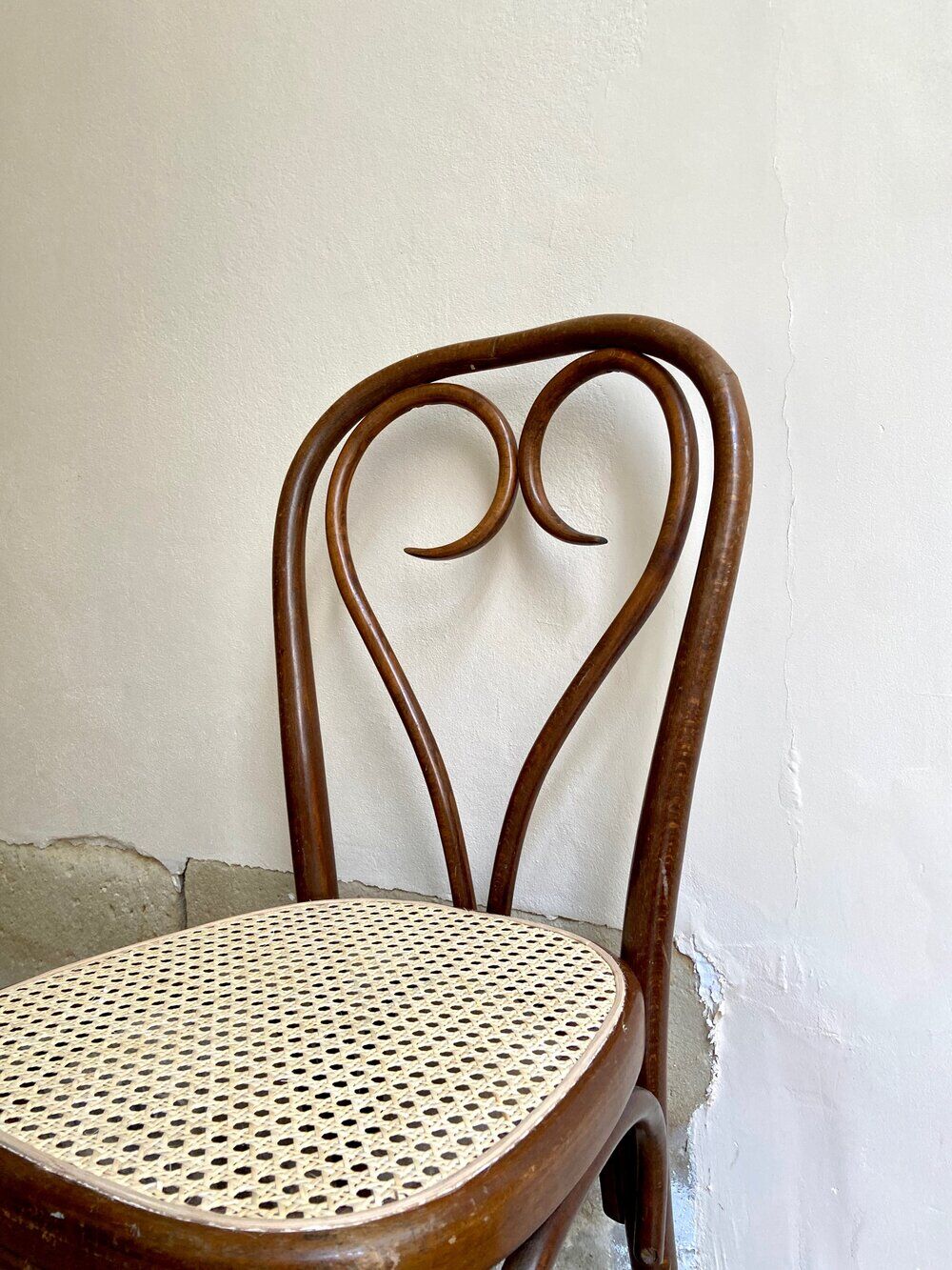 Bistro chair heart in arched beech and canning