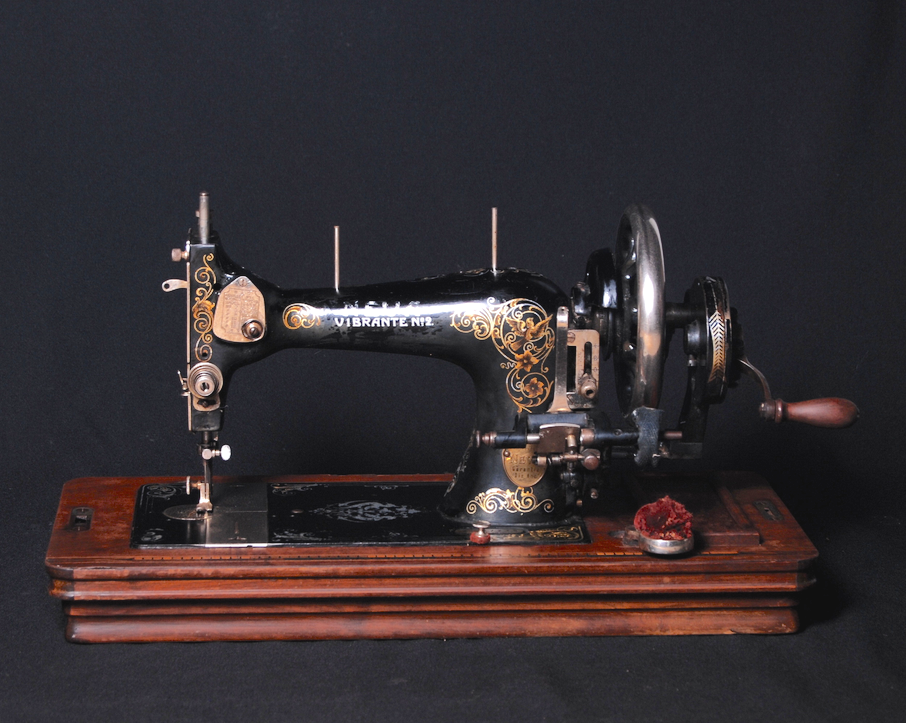 Hand crank sewing machine