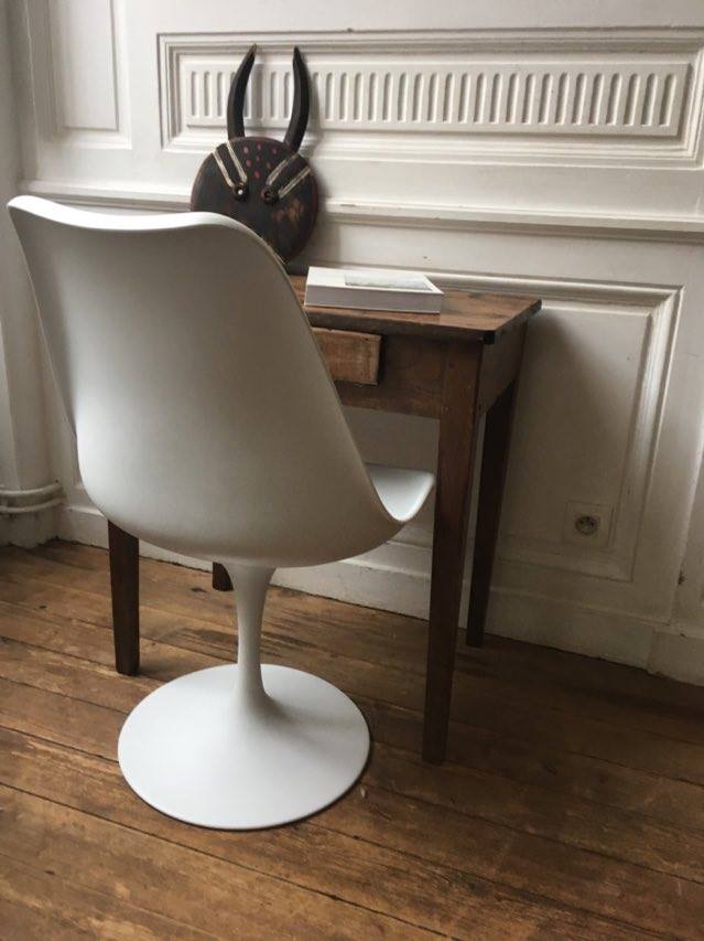 Tulip chair by Eero Saarinen for Knoll International