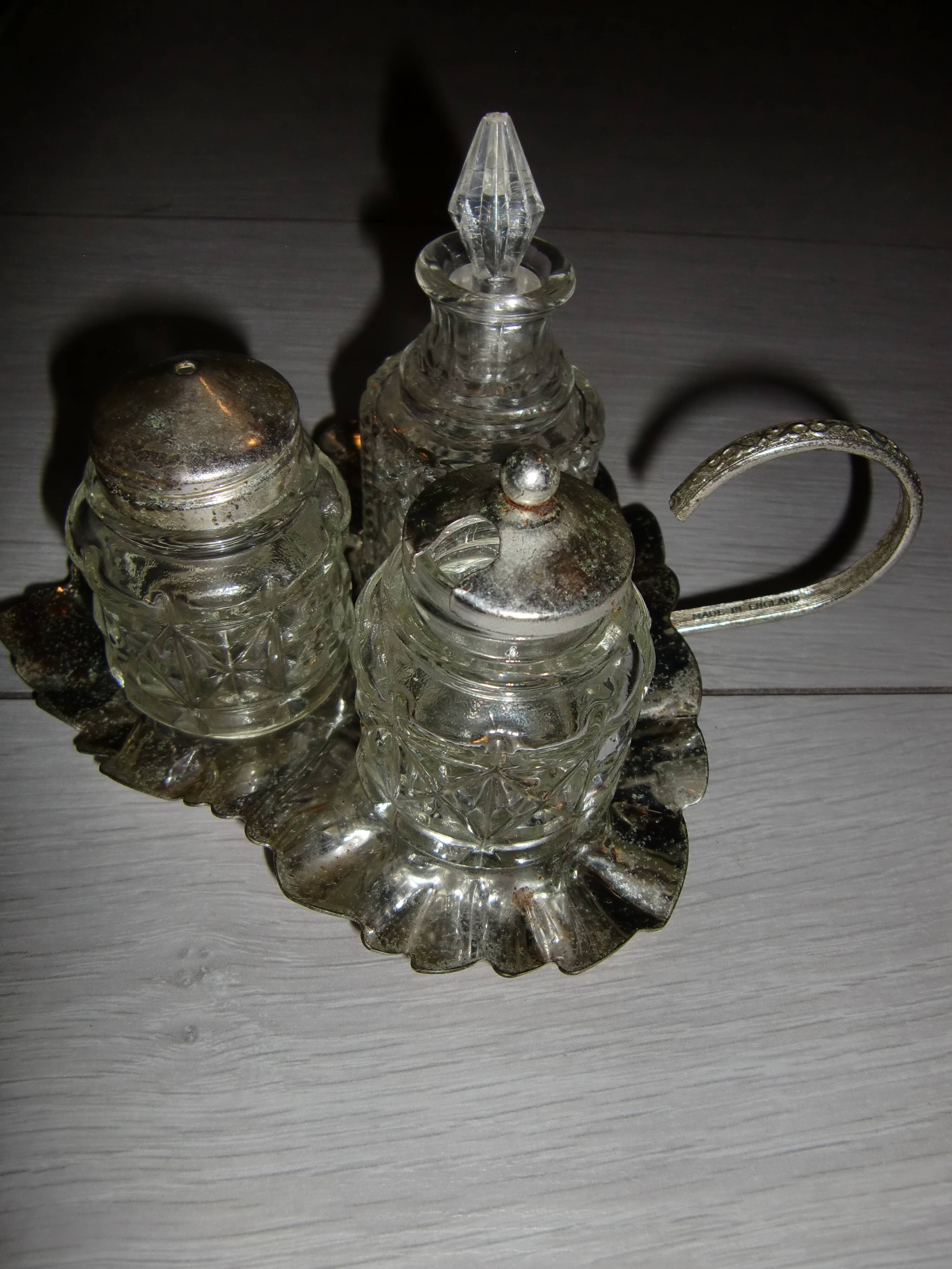 Petit nécessaire de table pour assaissonement des plats