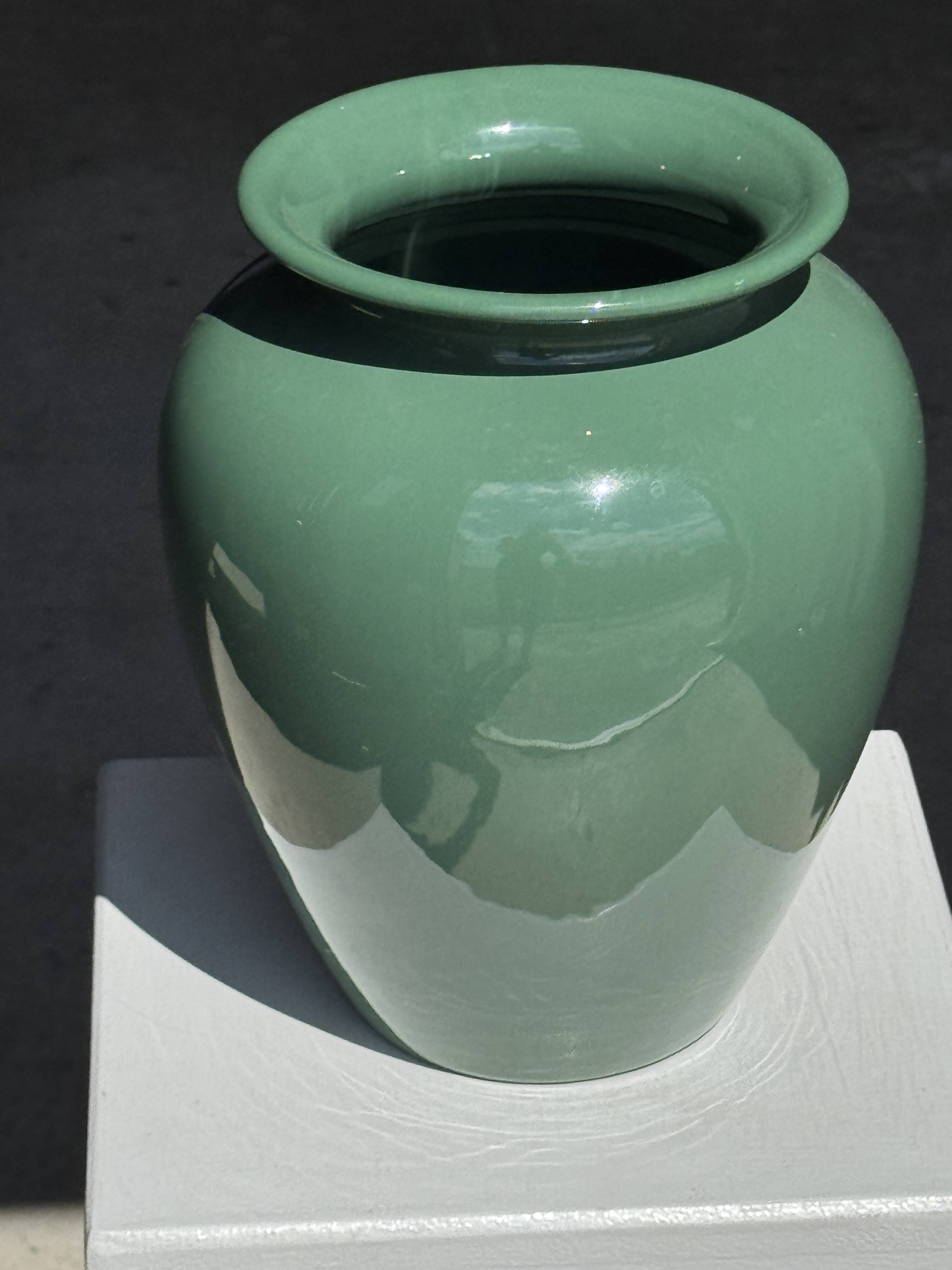 Large deep water green ceramic vase H26 D22