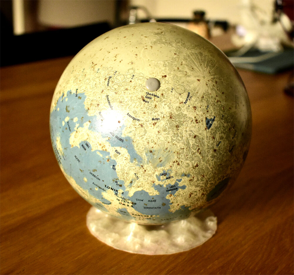 Globe "The Moon" Replogle Globes Inc. Chicago USA 1966