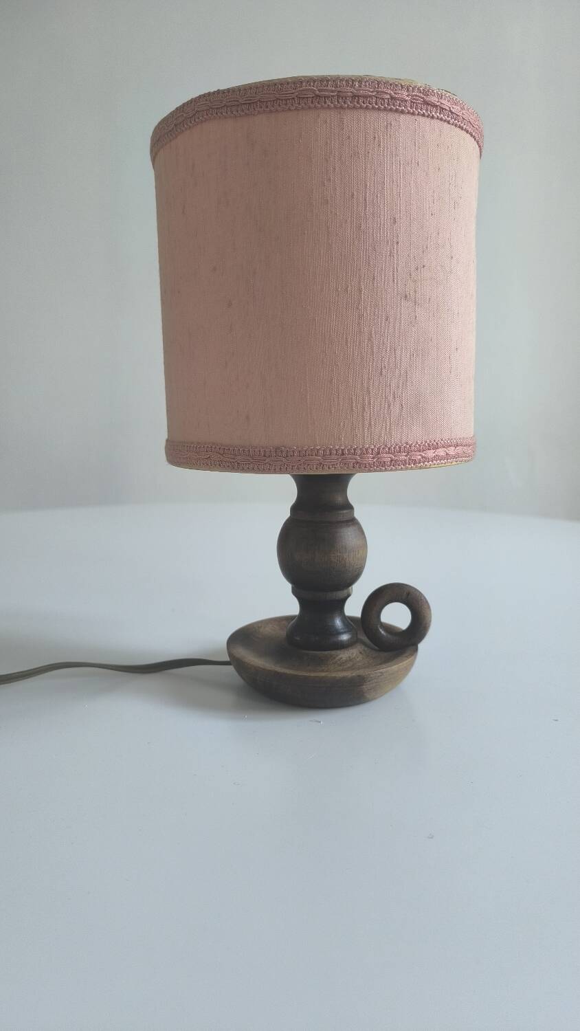 Table lamp in turned wood