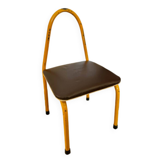 Ancienne chaise pour enfant
