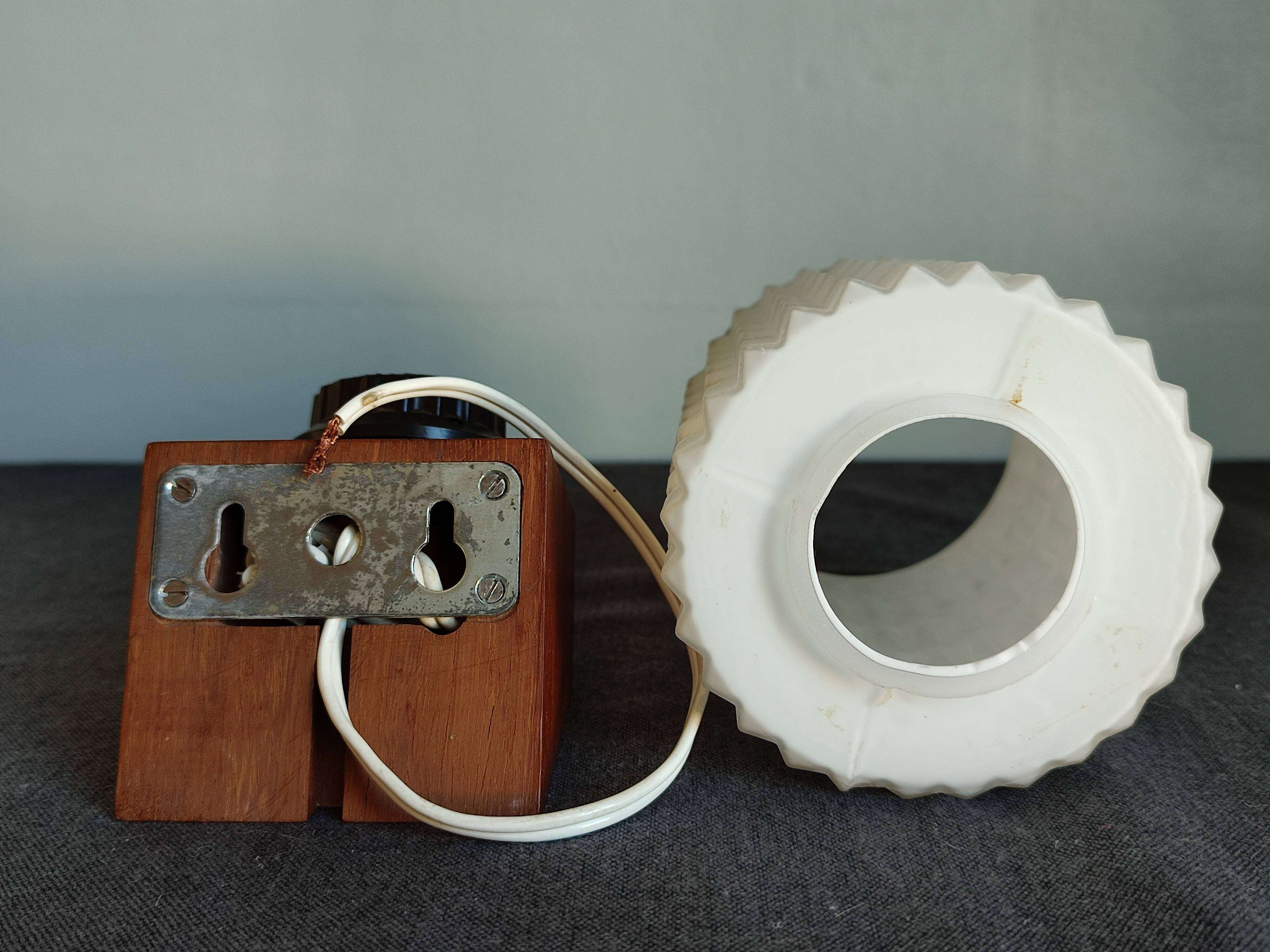 Wall lamp in opaline and vintage teak