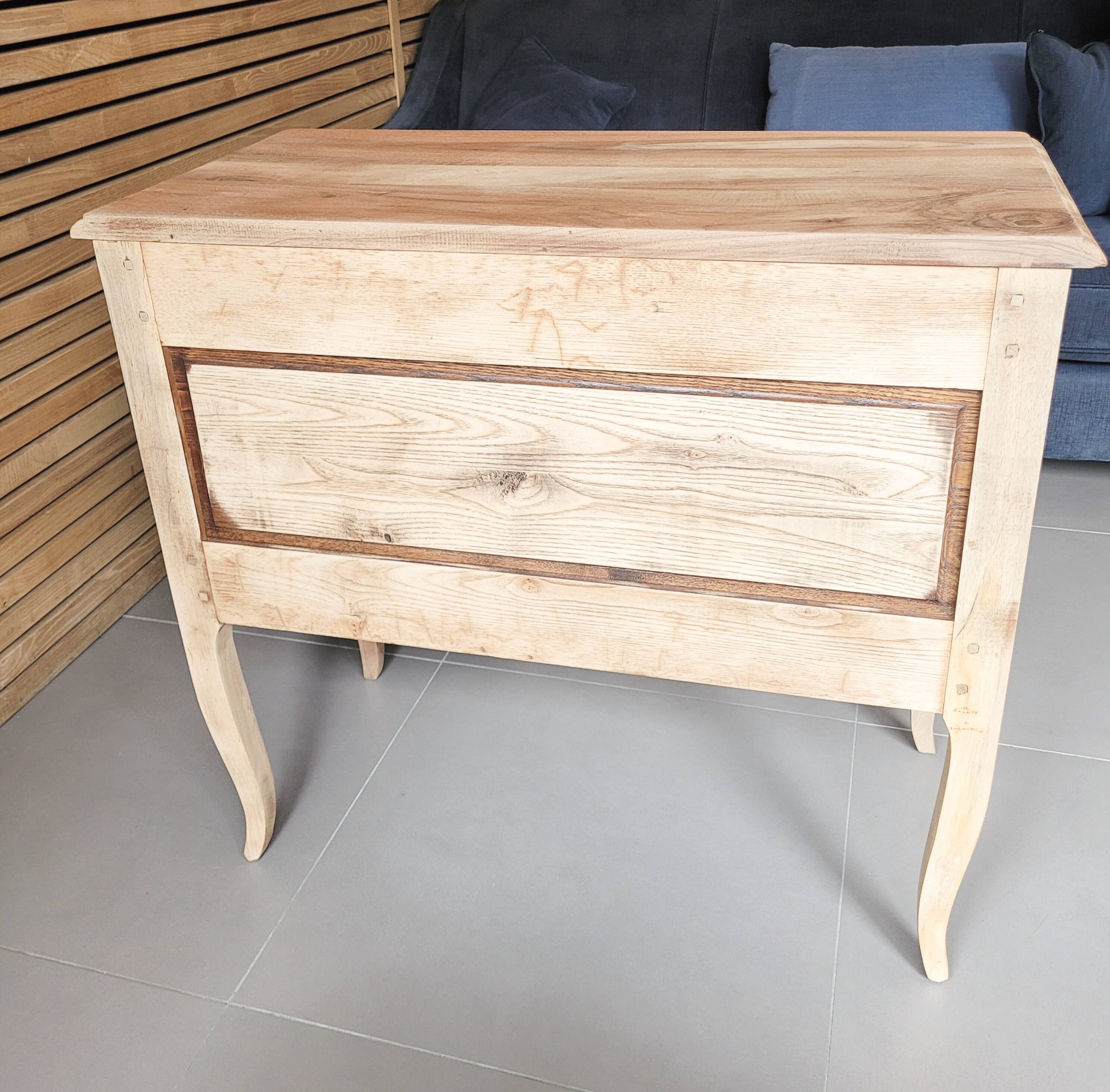 Commode sauteuse esprit régence