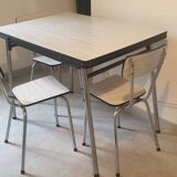 Table in wonderful white