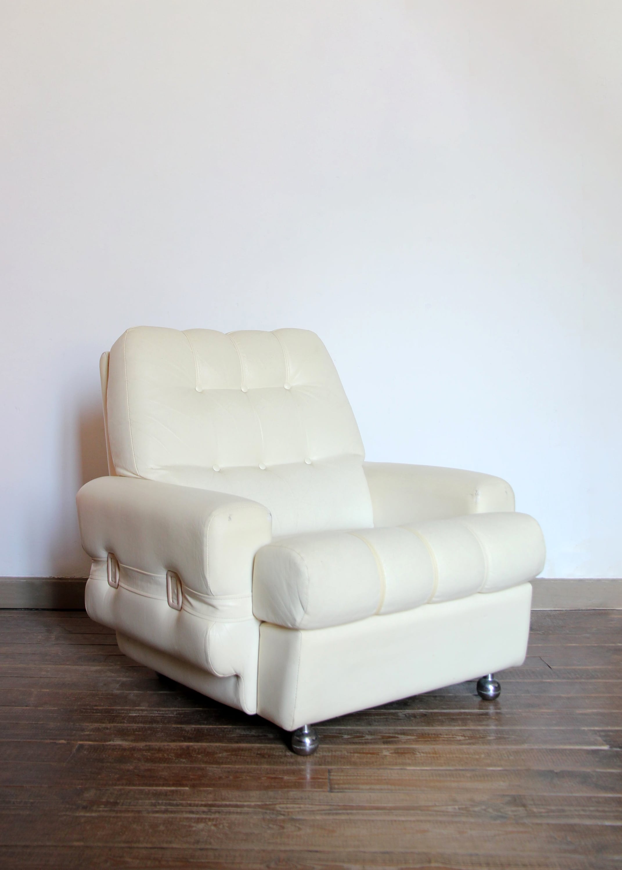 Seventies armchair in cream white skaï