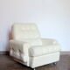 Fauteuil seventies en skaï blanc crème