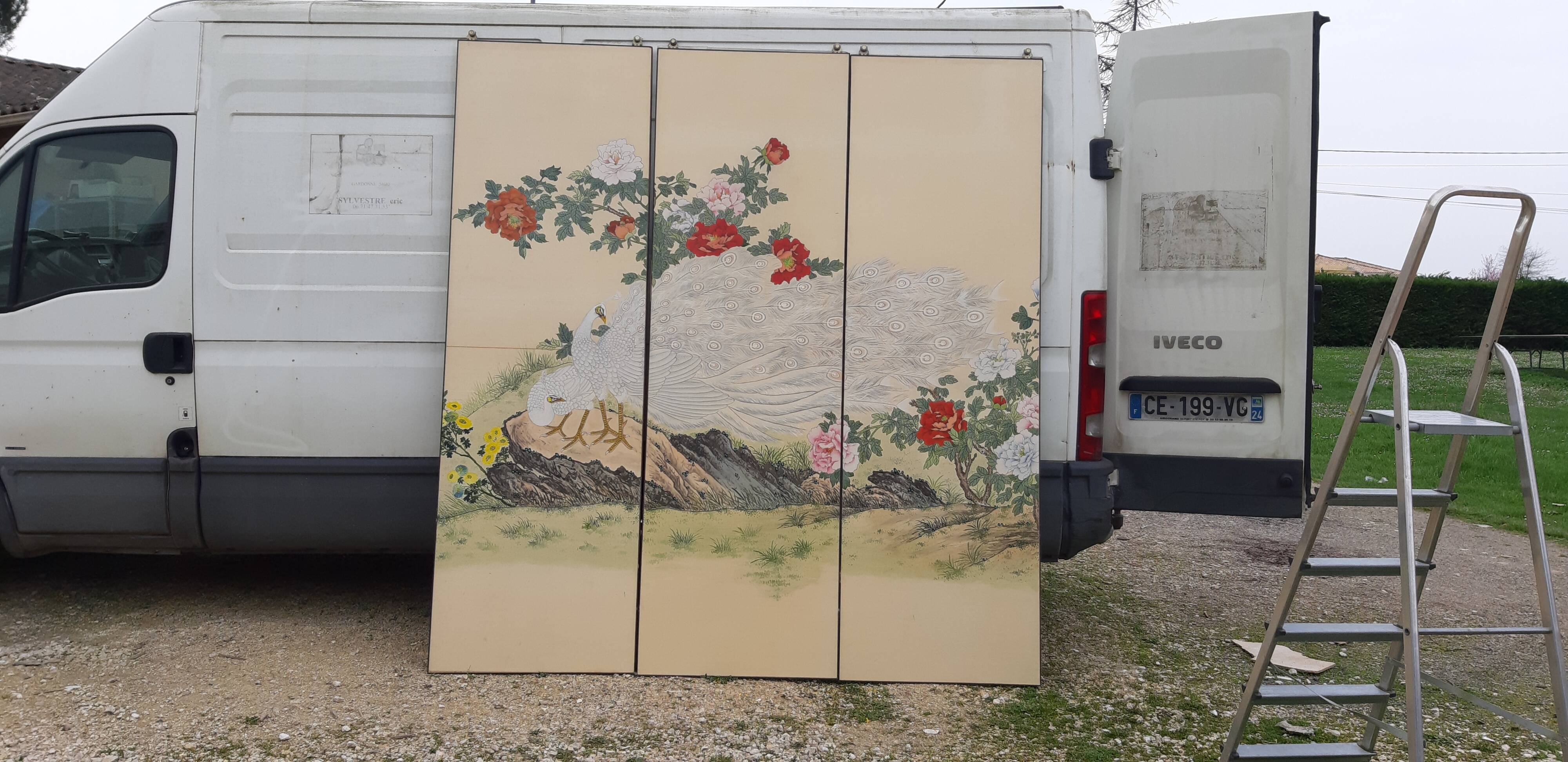 3 sliding panels printed on paper