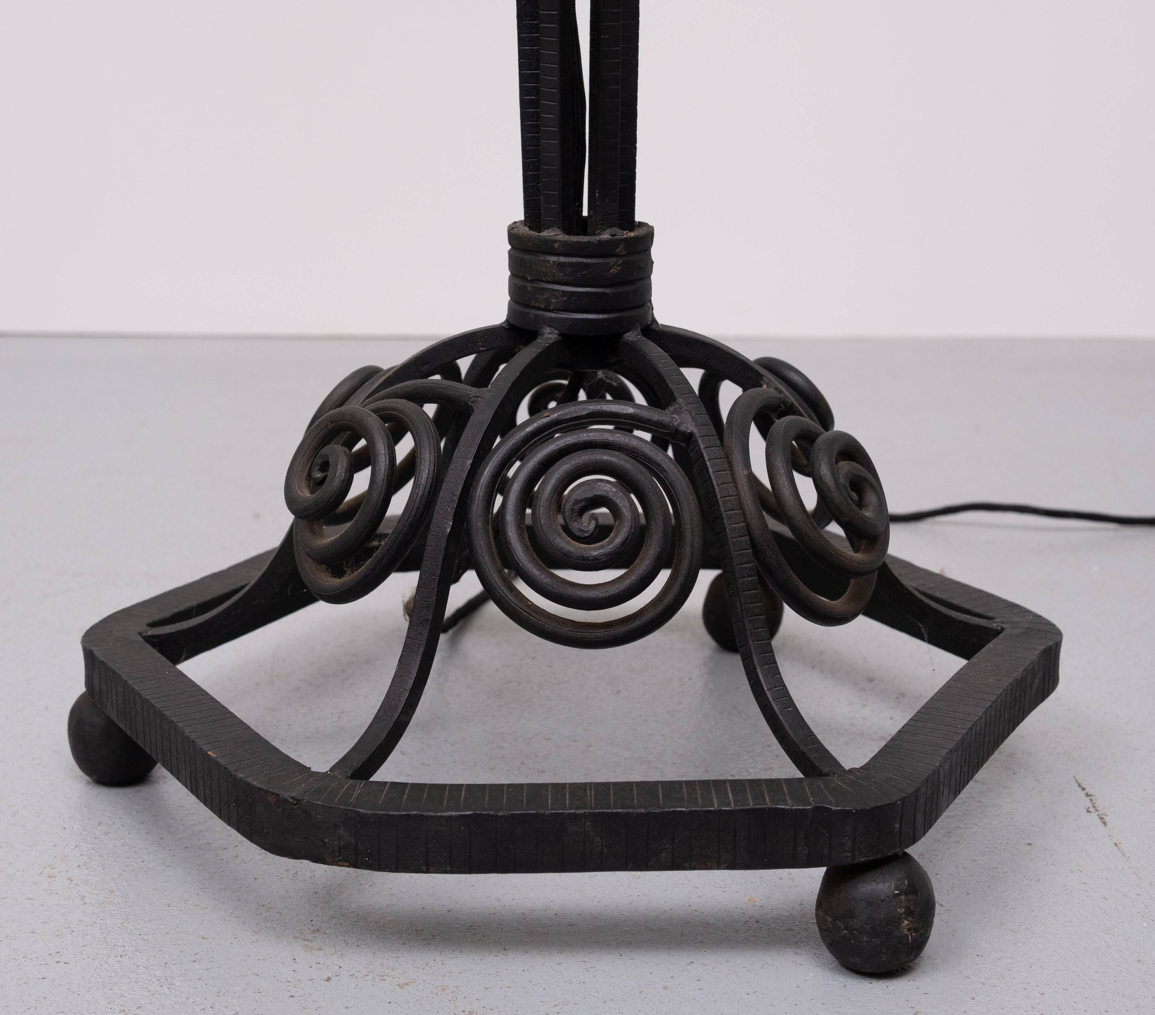 Edgar Brandt style Art Deco floor lamp in wrought iron with alabaster cup