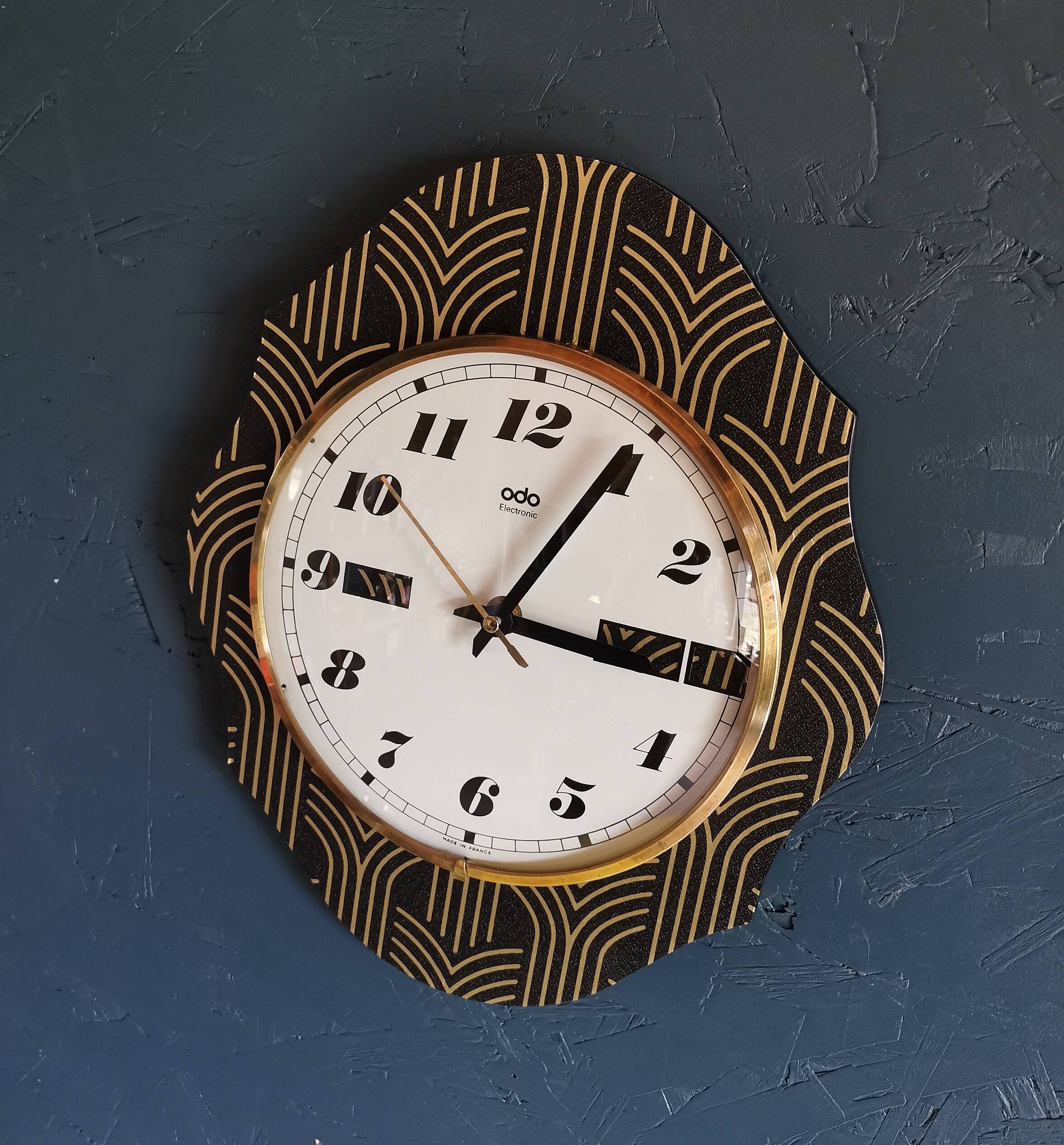 Vintage formica clock silent wall pendulum "Odo black gold"