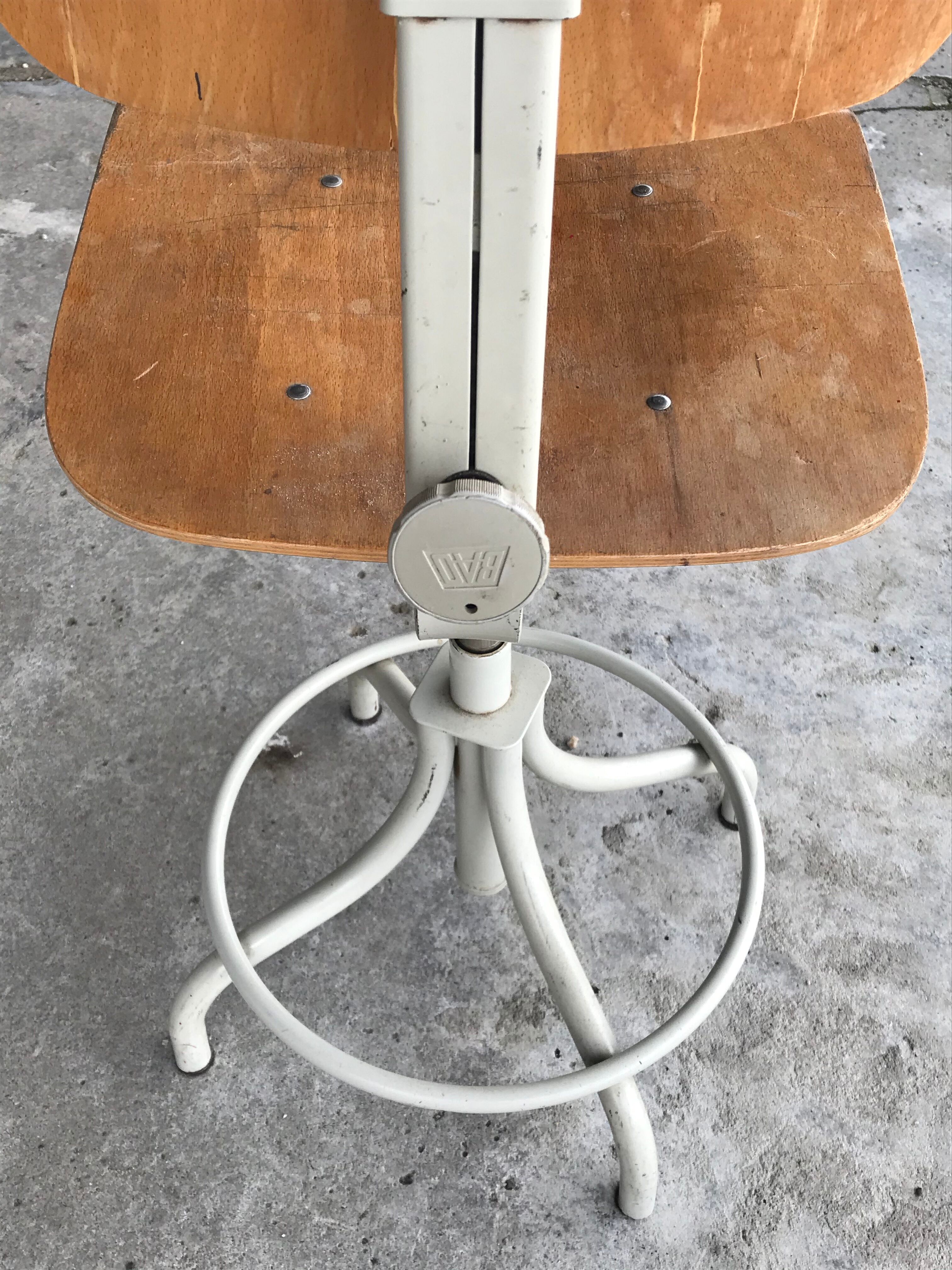 Chaise de bureau 1960 en bois et métal, style industrie, marque BAD