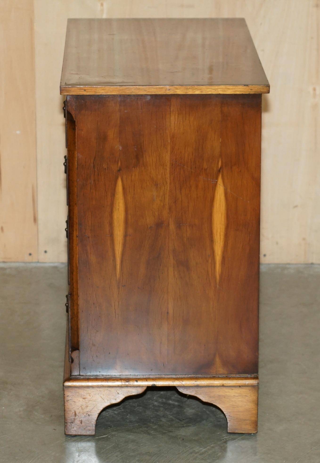 Georgian commode in yew wood with burr and burl grain, medium size.