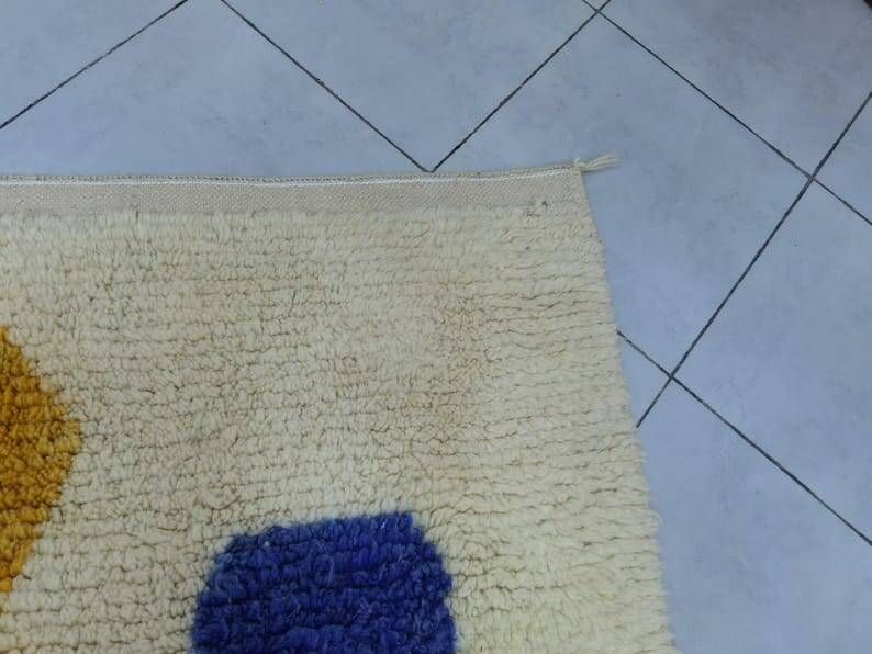 Tapis beni ouraine tissé main artisanale traditionnelle à motifs colorés
