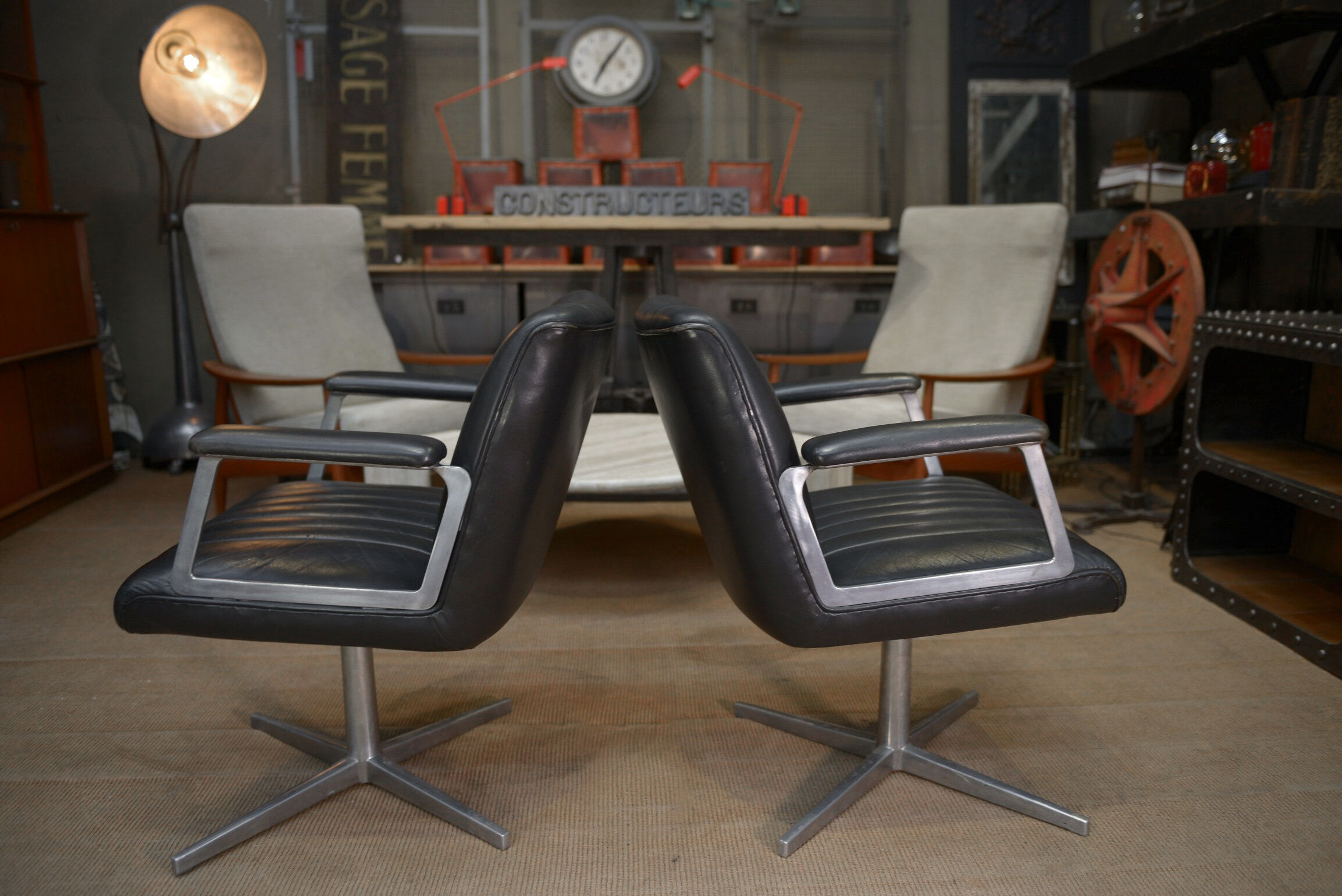 Design office chairs in swivel metal leather 1970