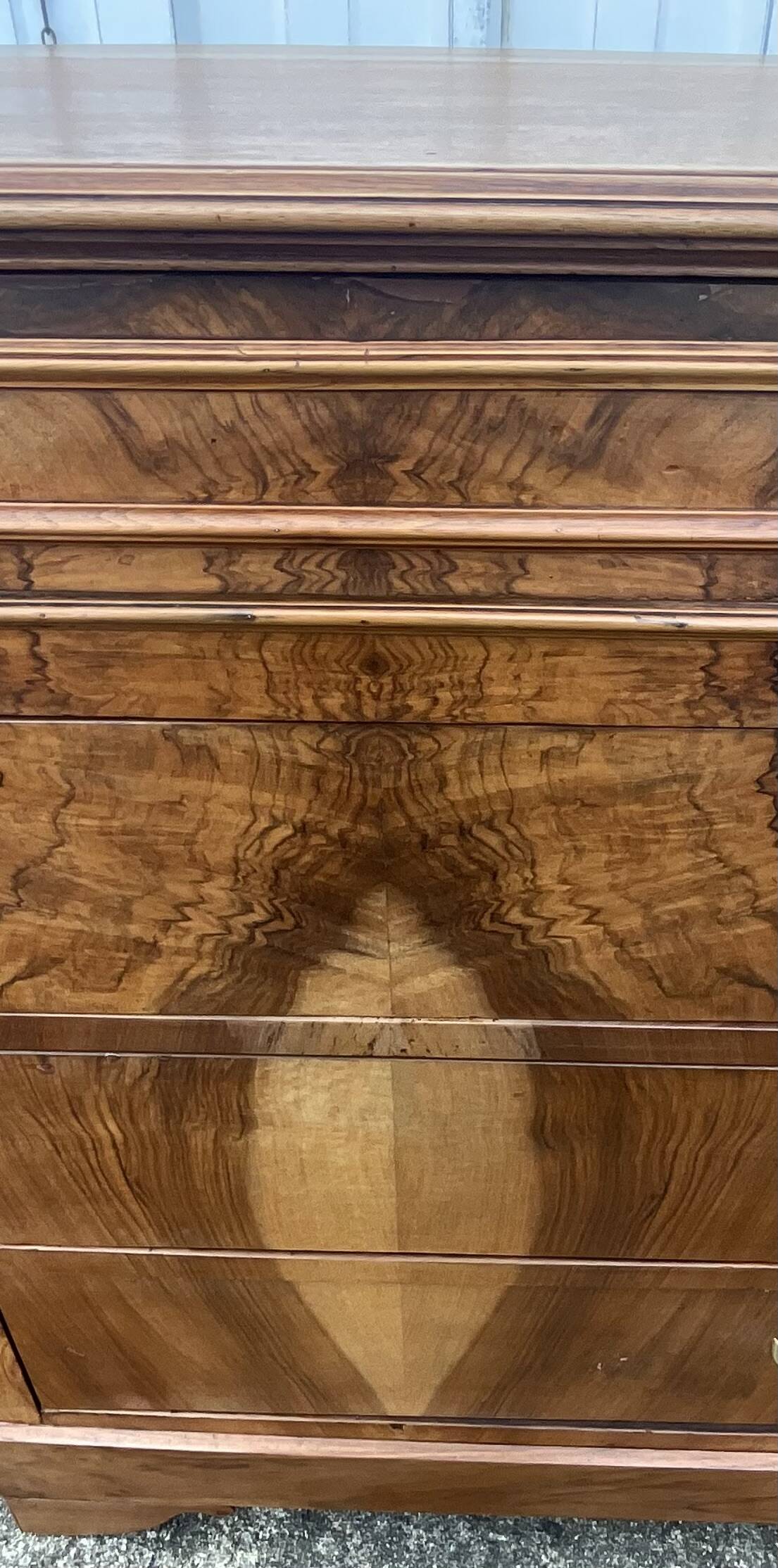 Chest of drawers in walnut and burr walnut, late 19th century, 4 drawers