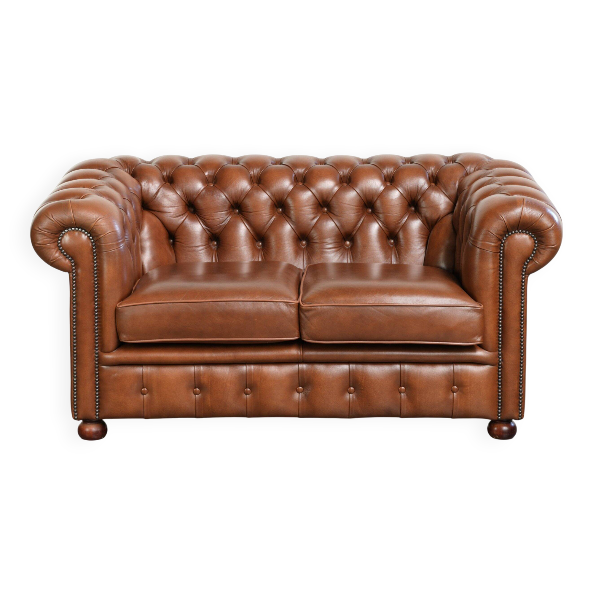 Very spacious 2-seater Chesterfield sofa in cow leather in a English look
